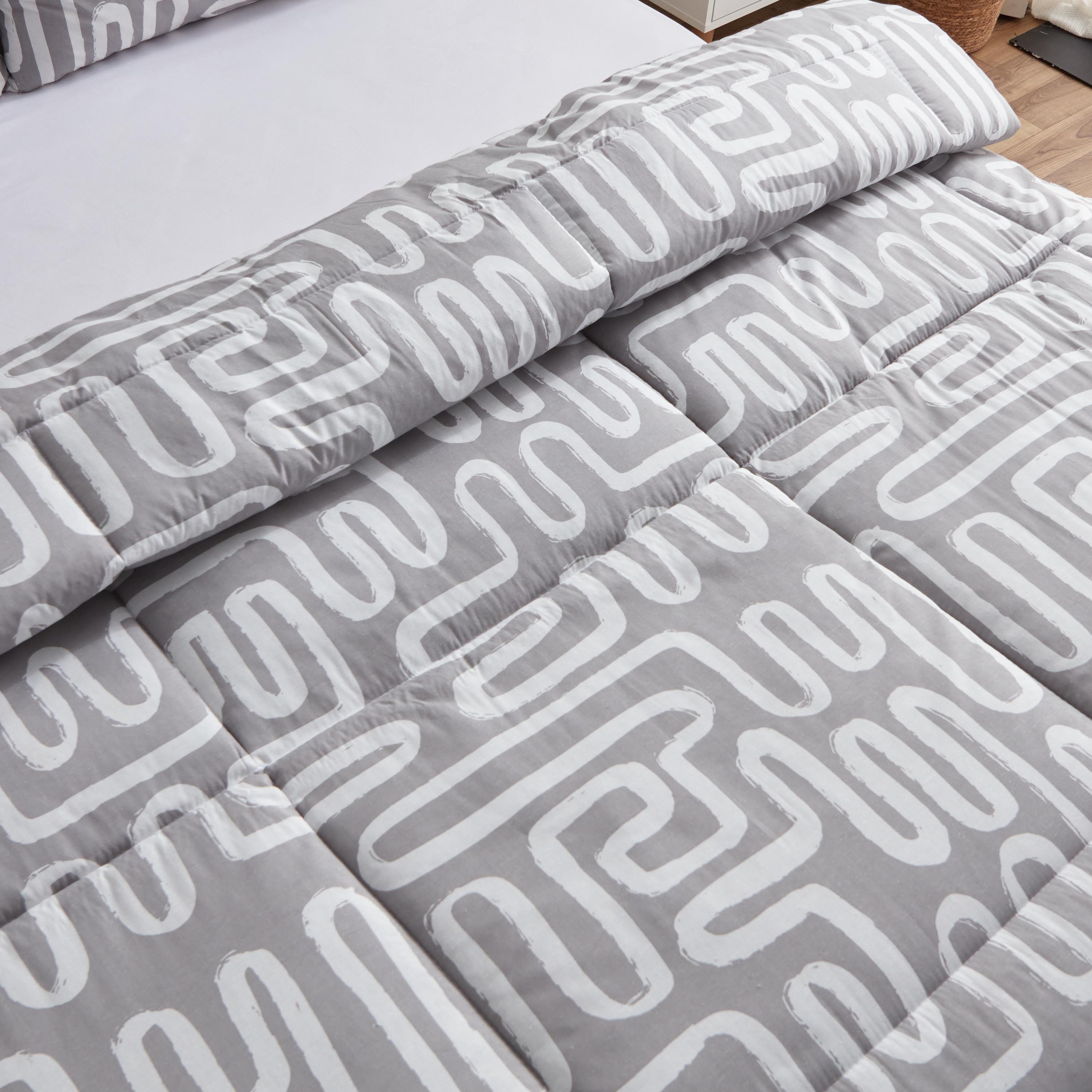 طقم لحاف كينج 3 قطع من البولي قطن من ألبانيا ليزهي -220x240 سم-hbxhomeware-hbxdecorandfurnishings-image-4