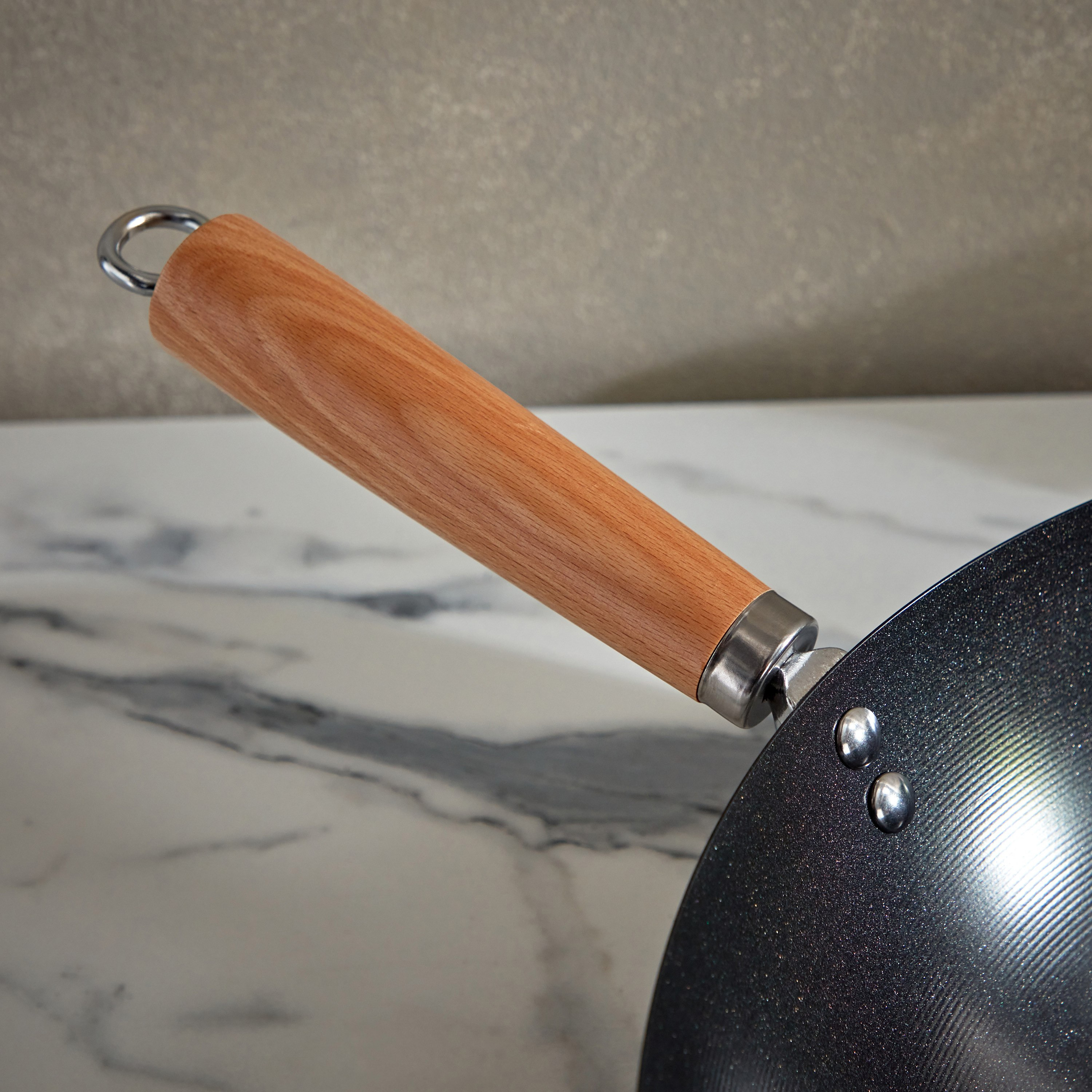 مقلاة ووك صلب كربوني بإطار شبكي ستيل من لا ناتورا - 35.5 سم-hbxhomeware-hbxkitchen-image-4