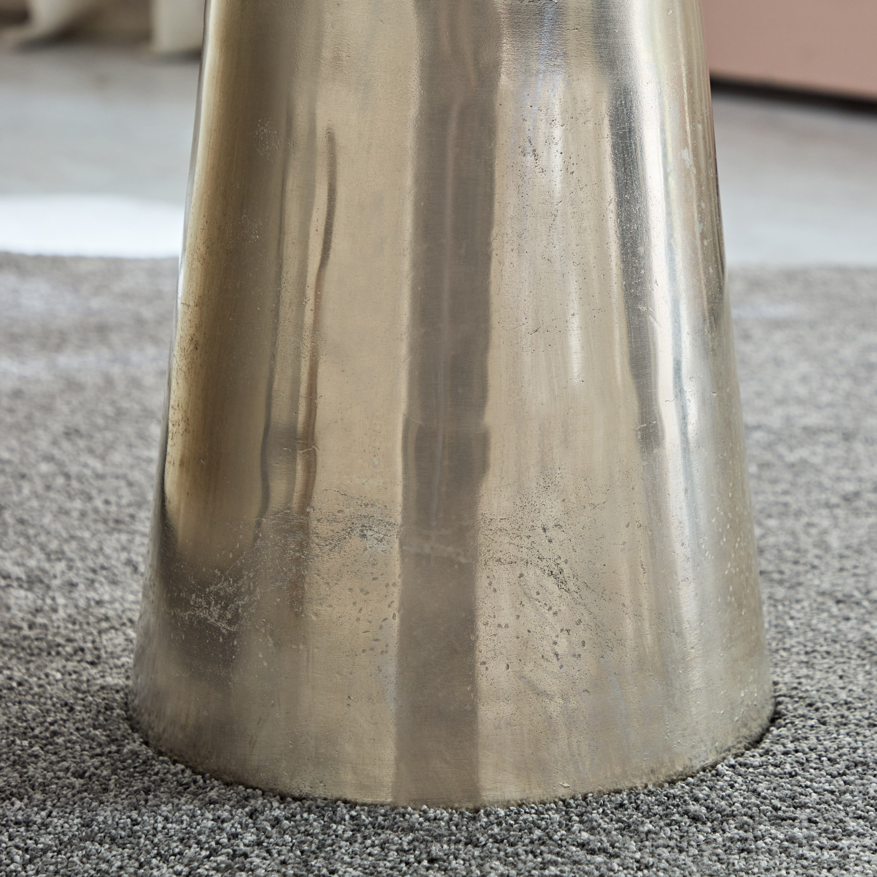 طاولة جانبية من الألومنيوم المصبوبة - فلينت من فيندرا-hbxfurniture-livingroom-endtables-image-4