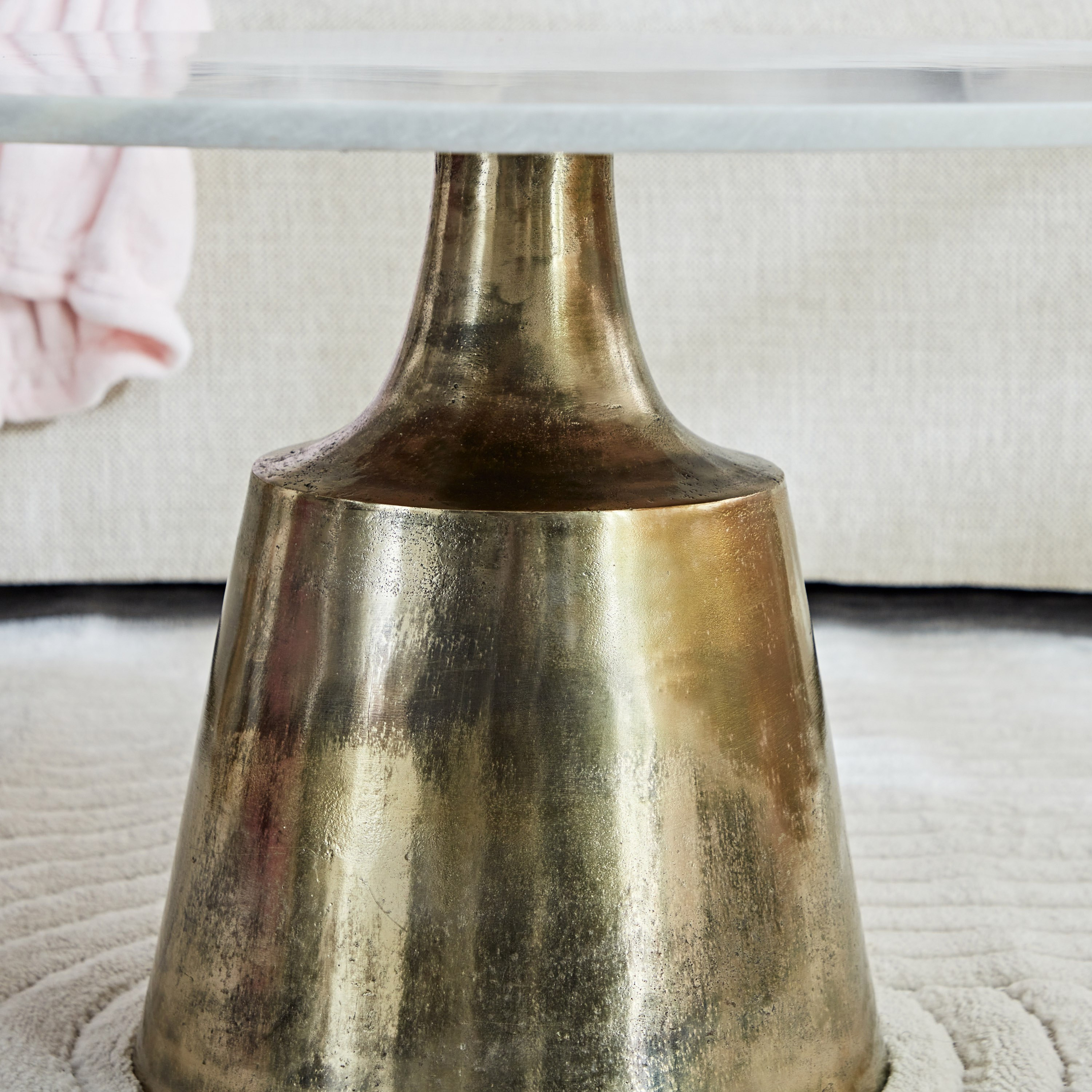 طاولة قهوة بسطح من الرخام الأصلي - ميلفيل من فيندرا-hbxlivingroom-tablesandstands-coffeetables-image-4