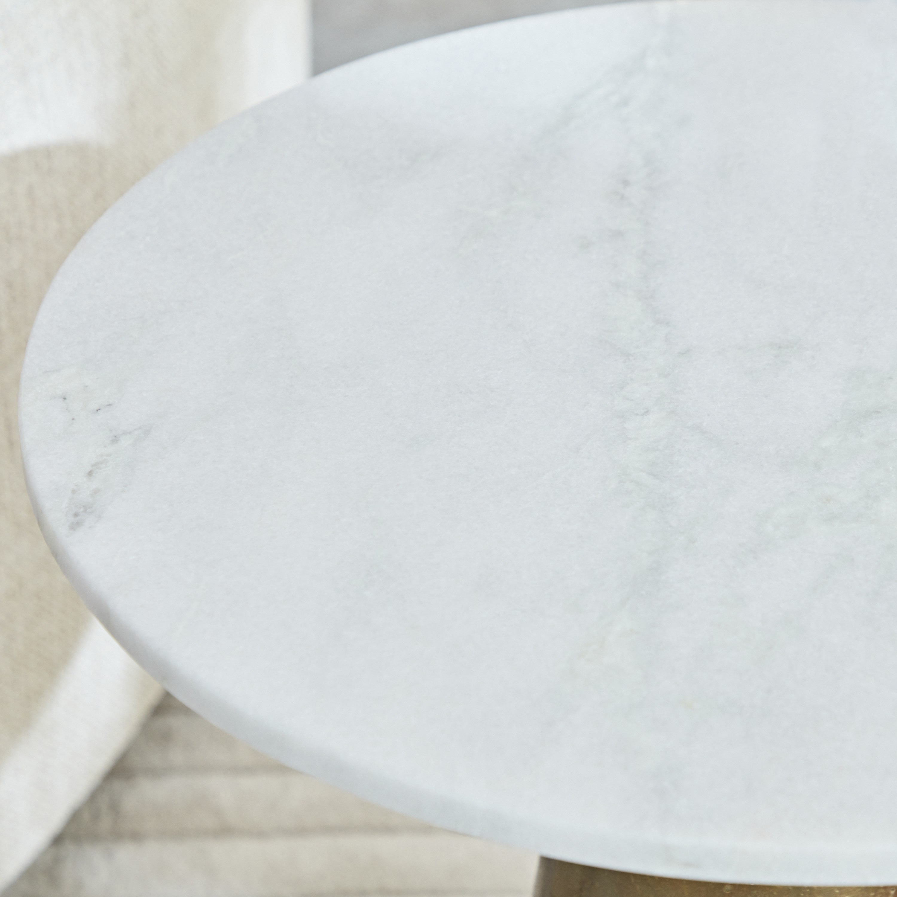 طاولة جانبية بسطح من الرخام الأصلي - ميلفيل من فيندرا-hbxfurniture-livingroom-endtables-image-3