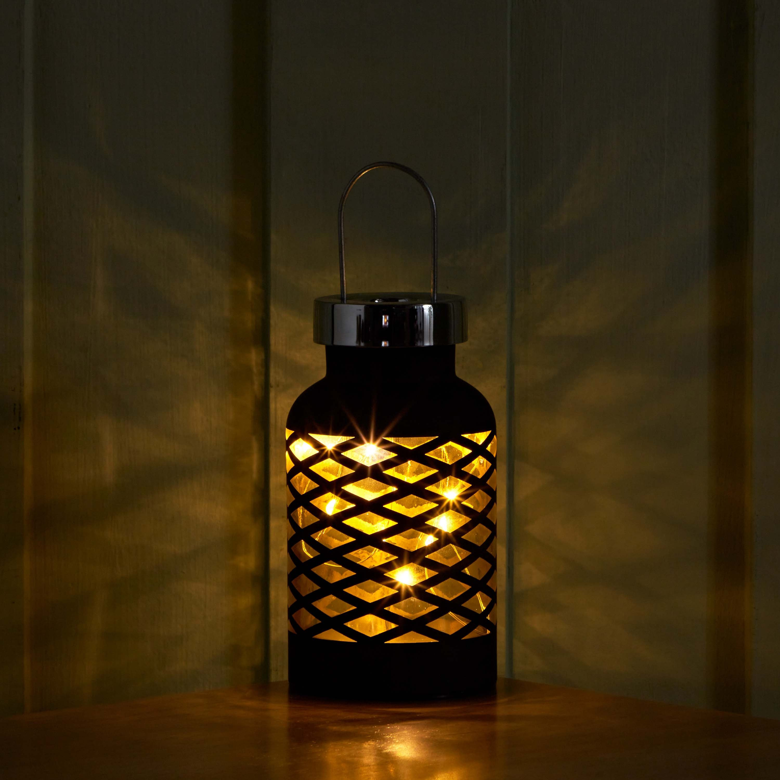 فانوس زجاجي بأضواء إل إي دي من إيفرين - 8x8x21 سم-hbxdecorandfurnishings-homeaccessories-lanterns-image-1