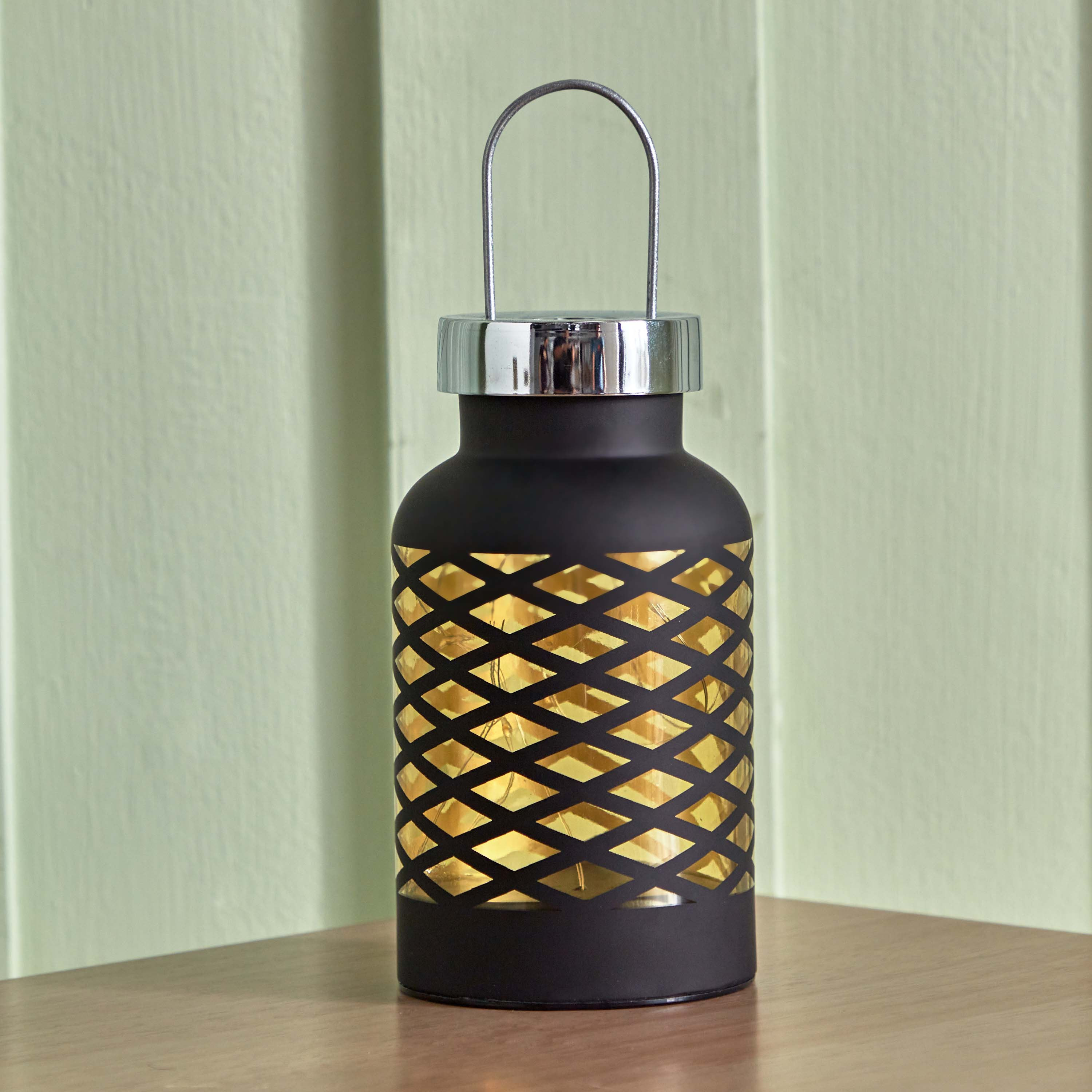 فانوس زجاجي بأضواء إل إي دي من إيفرين - 8x8x21 سم-hbxdecorandfurnishings-homeaccessories-lanterns-image-2