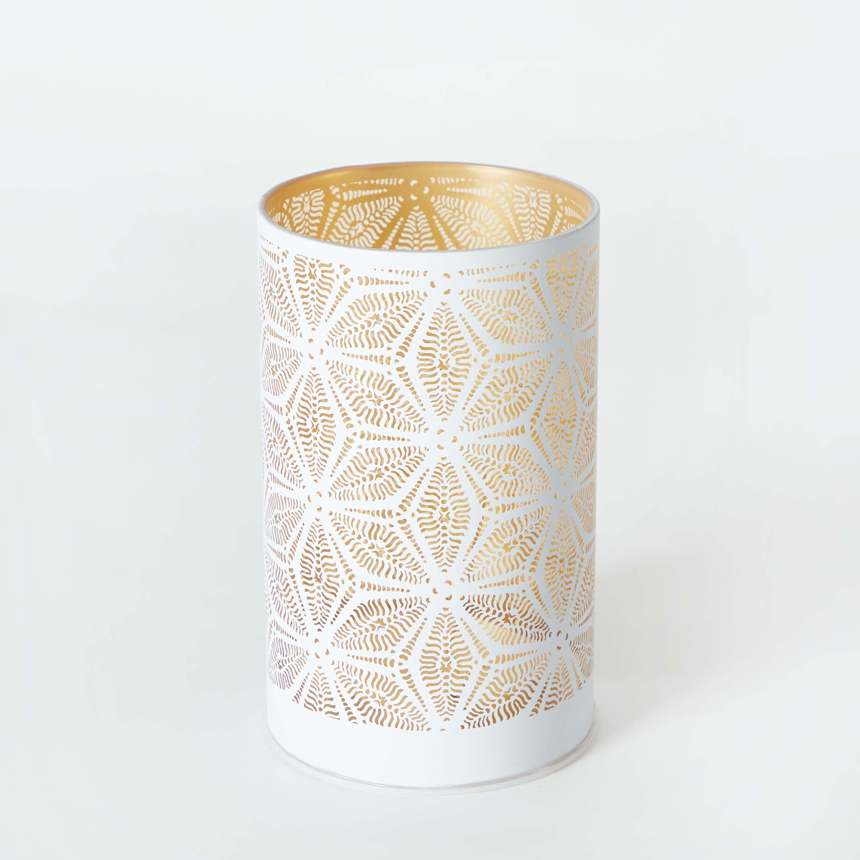 حامل شموع زجاجي بتصاميم مفرّغة وإضاءة إل إي دي من إيفرين - 8x8x13 سم-hbxlivingroom-decorandaccessories-candleholders-image-8
