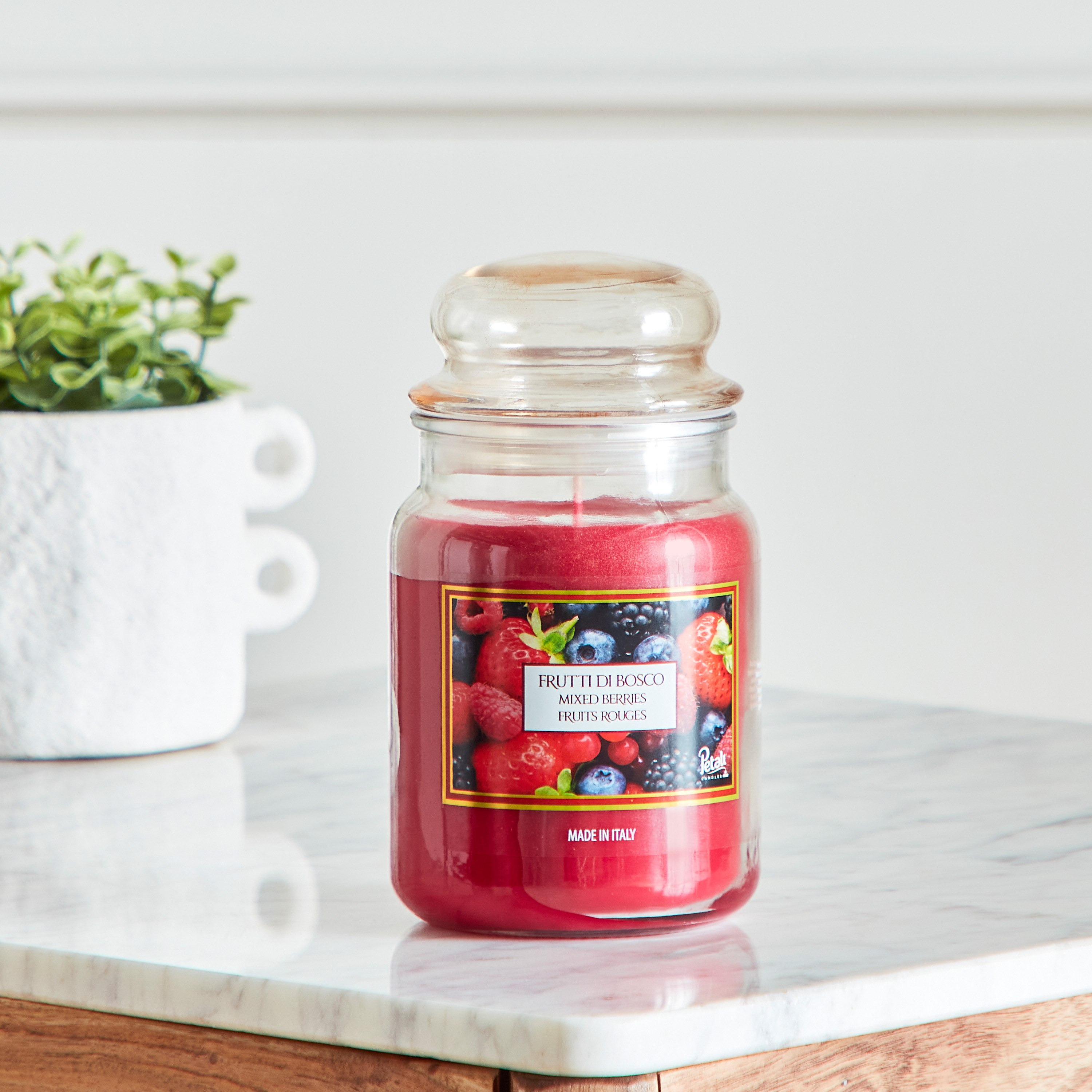 جرة شمع برائحة خليط التوت من فيلا  - 550 جم-hbxlivingroom-decorandaccessories-candles-image-1