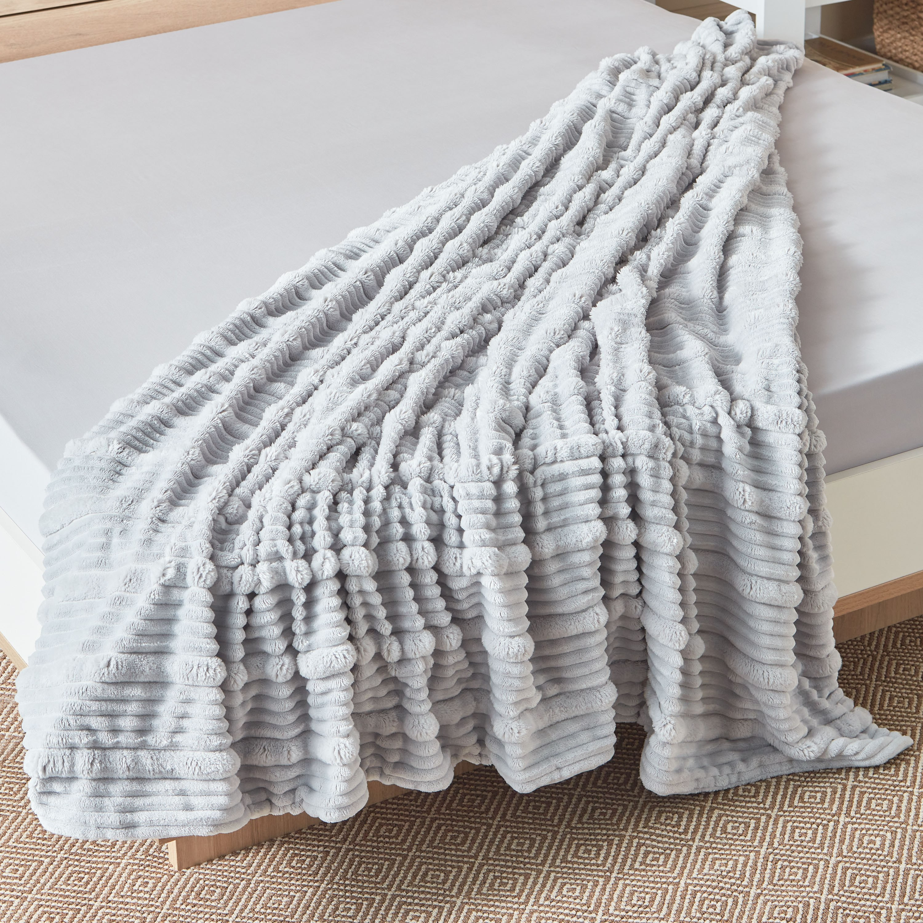 بطانية كوين بطبقتين جاكار من ريبي - 200x220 سم-hbxhomeware-hbxbedroom-image-4
