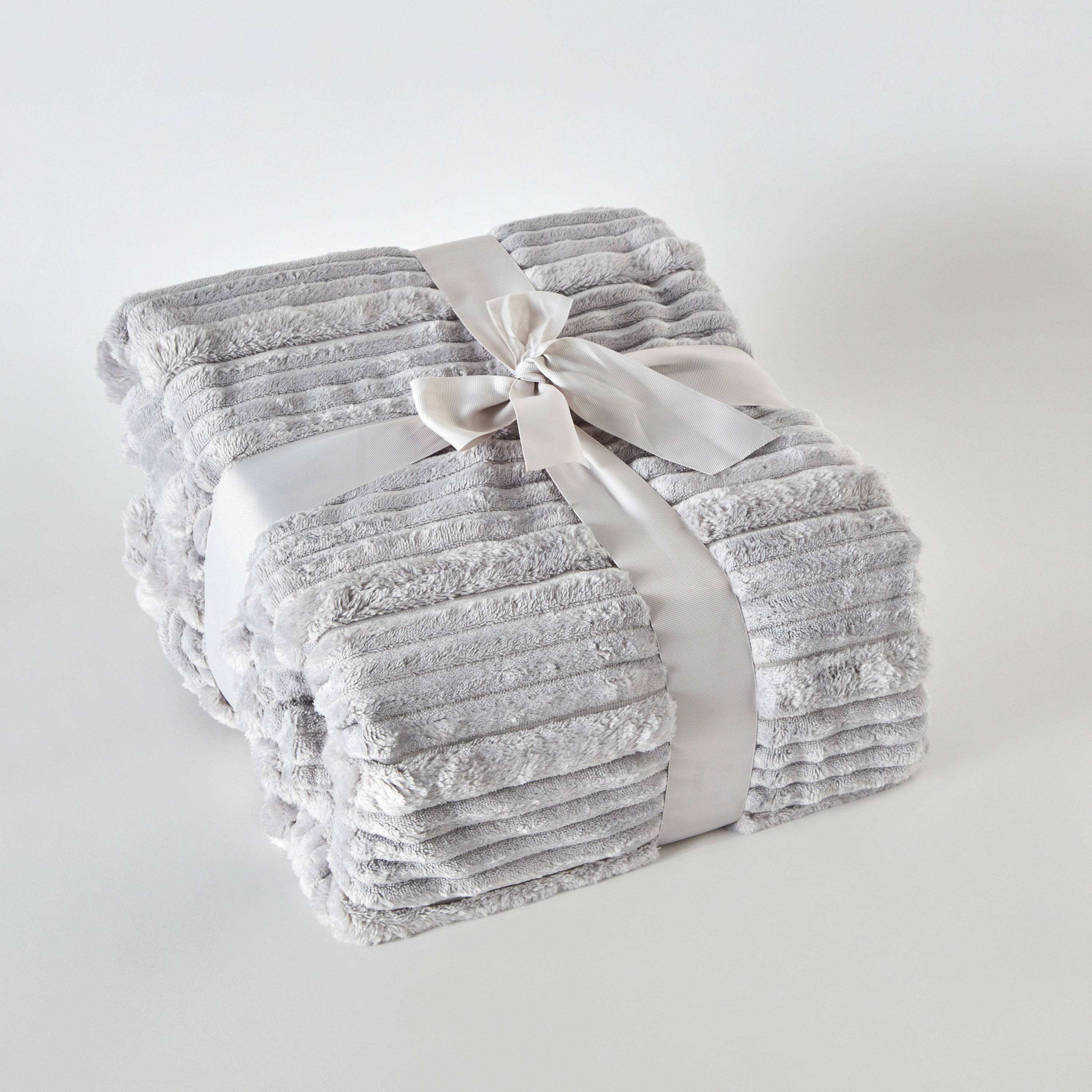 بطانية كوين بطبقتين جاكار من ريبي - 200x220 سم-hbxhomeware-hbxbedroom-image-7