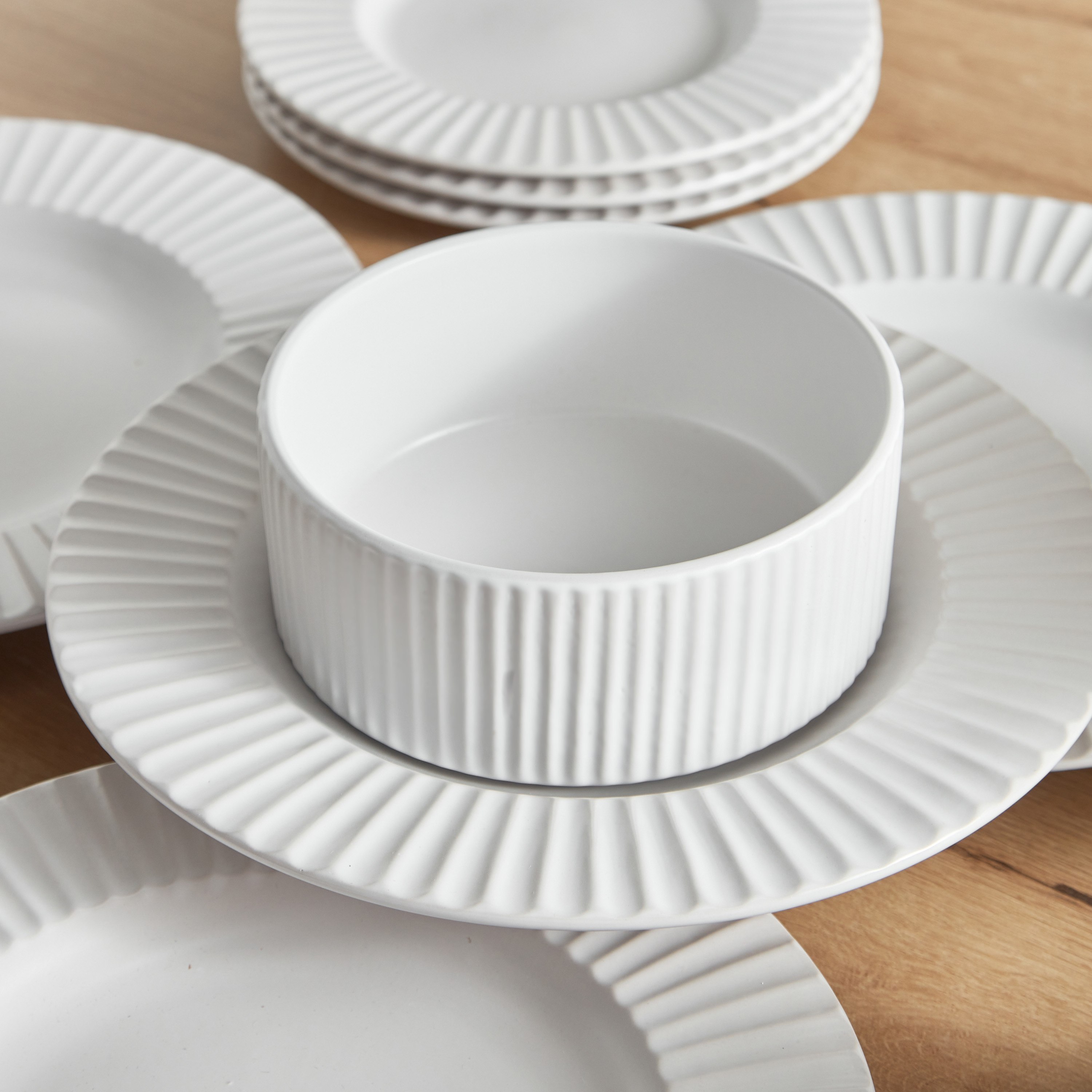 طقم عشاء 12 قطعة من الخزف الحجري من إليجنزا - 4 أشخاص-hbxhomeware-hbxkitchen-image-4