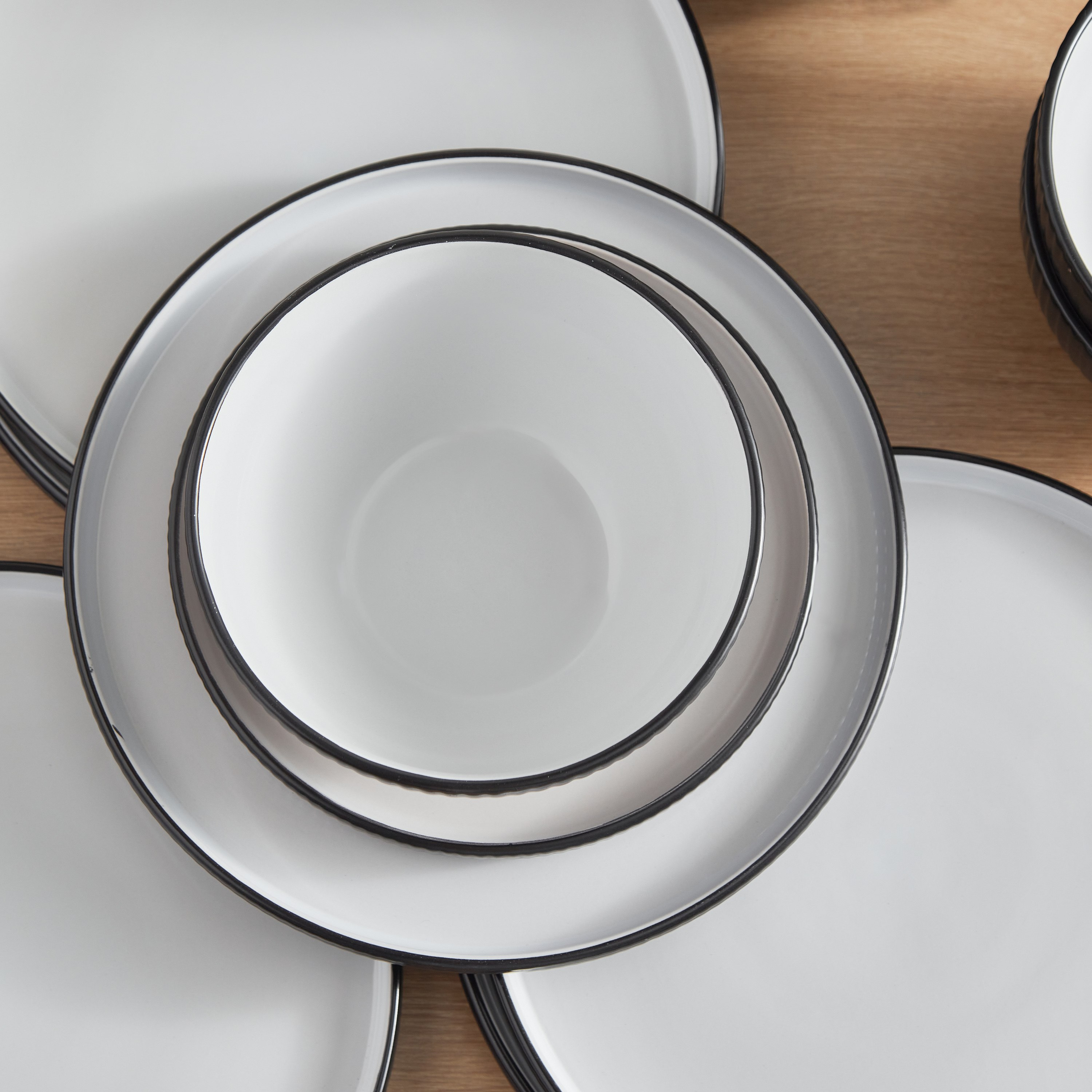 طقم عشاء 18 قطعة من الخزف الحجري من إليجنزا - 6 أشخاص-hbxhomeware-hbxkitchen-image-3
