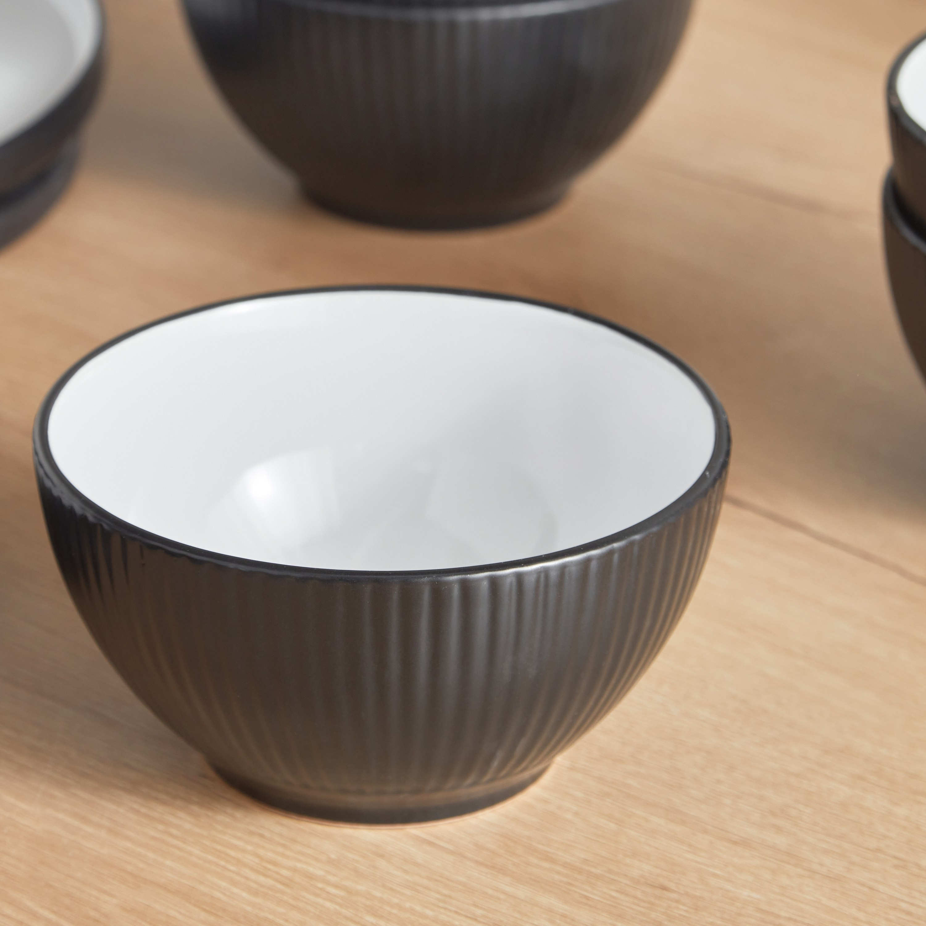 طقم عشاء 18 قطعة من الخزف الحجري من إليجنزا - 6 أشخاص-hbxhomeware-hbxkitchen-image-5