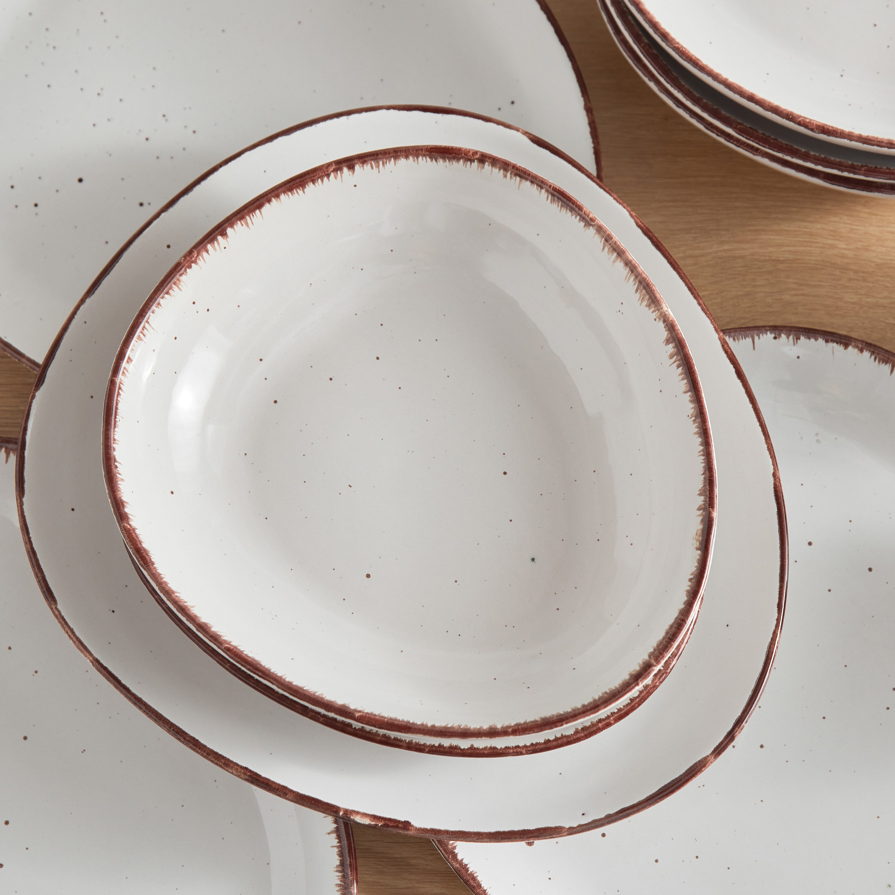 طقم عشاء 16 قطعة من الخزف الحجري من إليجنزا - 4 أشخاص-hbxhomeware-hbxkitchen-image-3