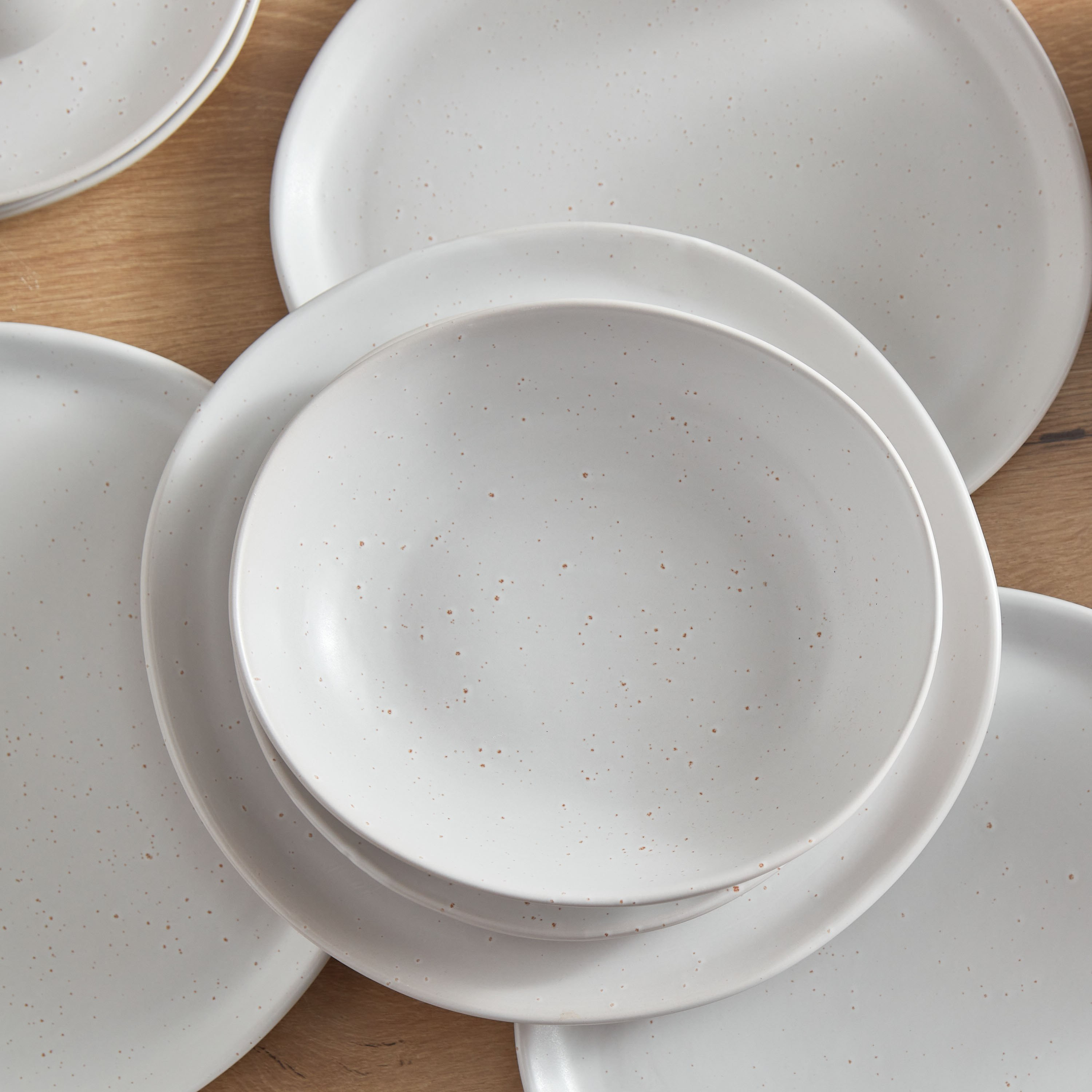 طقم عشاء 16 قطعة من الخزف الحجري من إليجنزا - 4 أشخاص-hbxhomeware-hbxkitchen-image-3