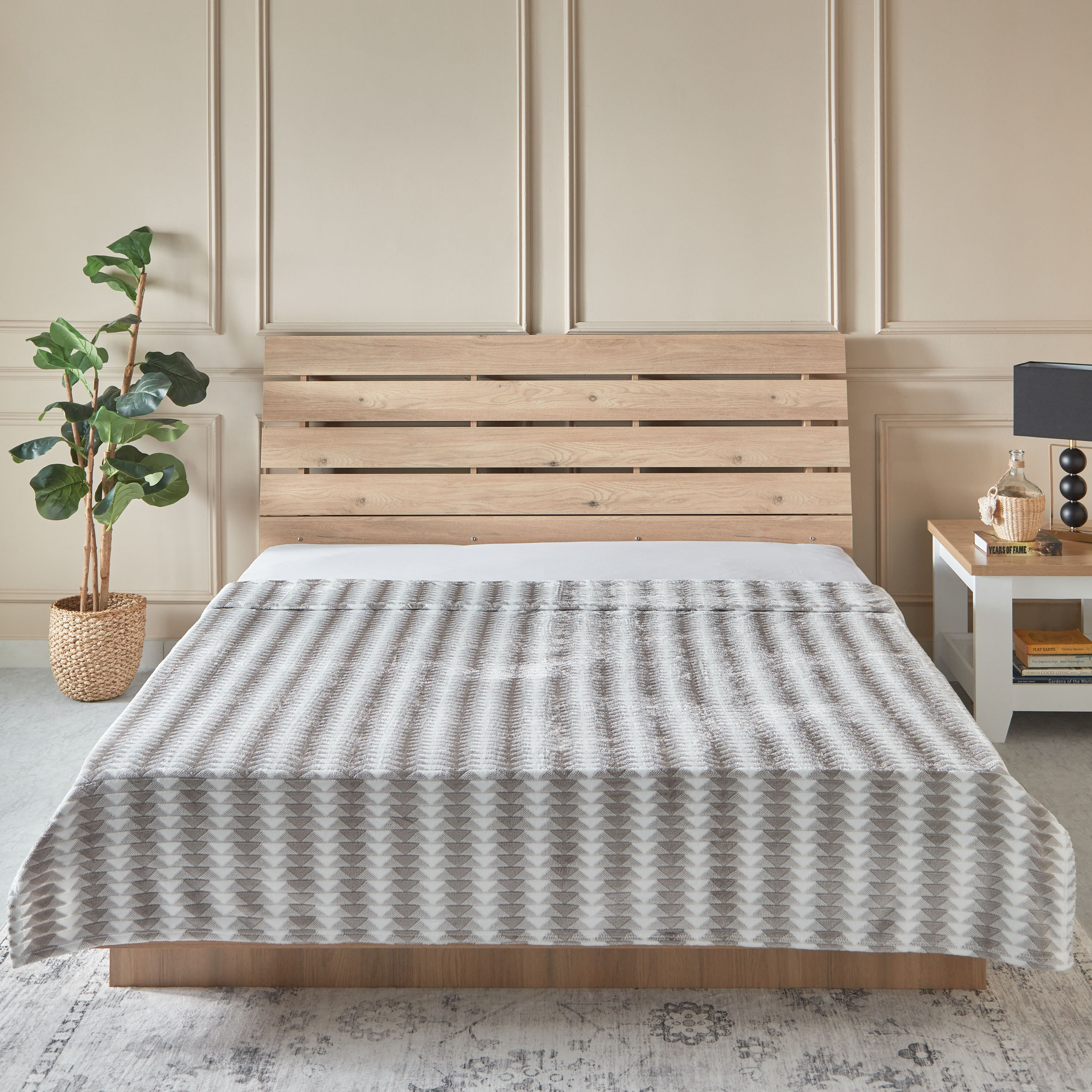 بطانية جاكار كوين طبقة واحدة بتصميم مثلثات من مالمو - 200x220 سم-hbxhomeware-hbxbedroom-image-2