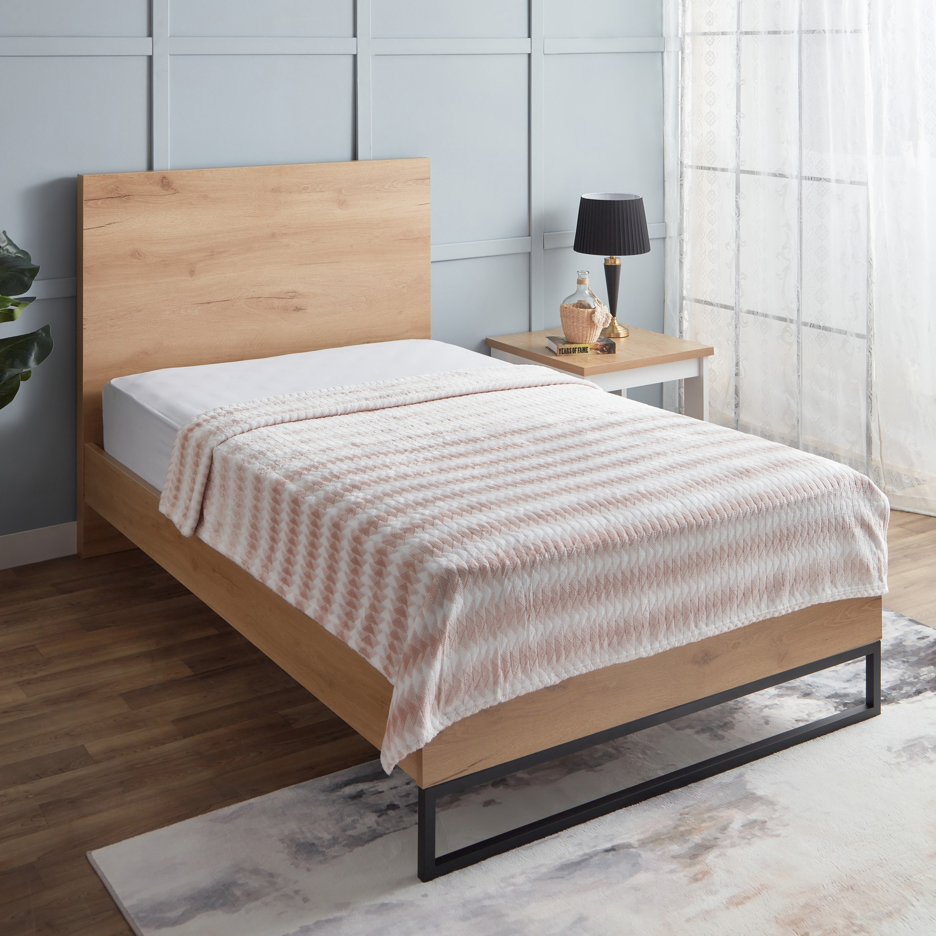 بطانية جاكارد توين طبقة واحدة بتصميم مثلثات من مالمو - 150x200 سم-hbxhomeware-hbxbedroom-image-1