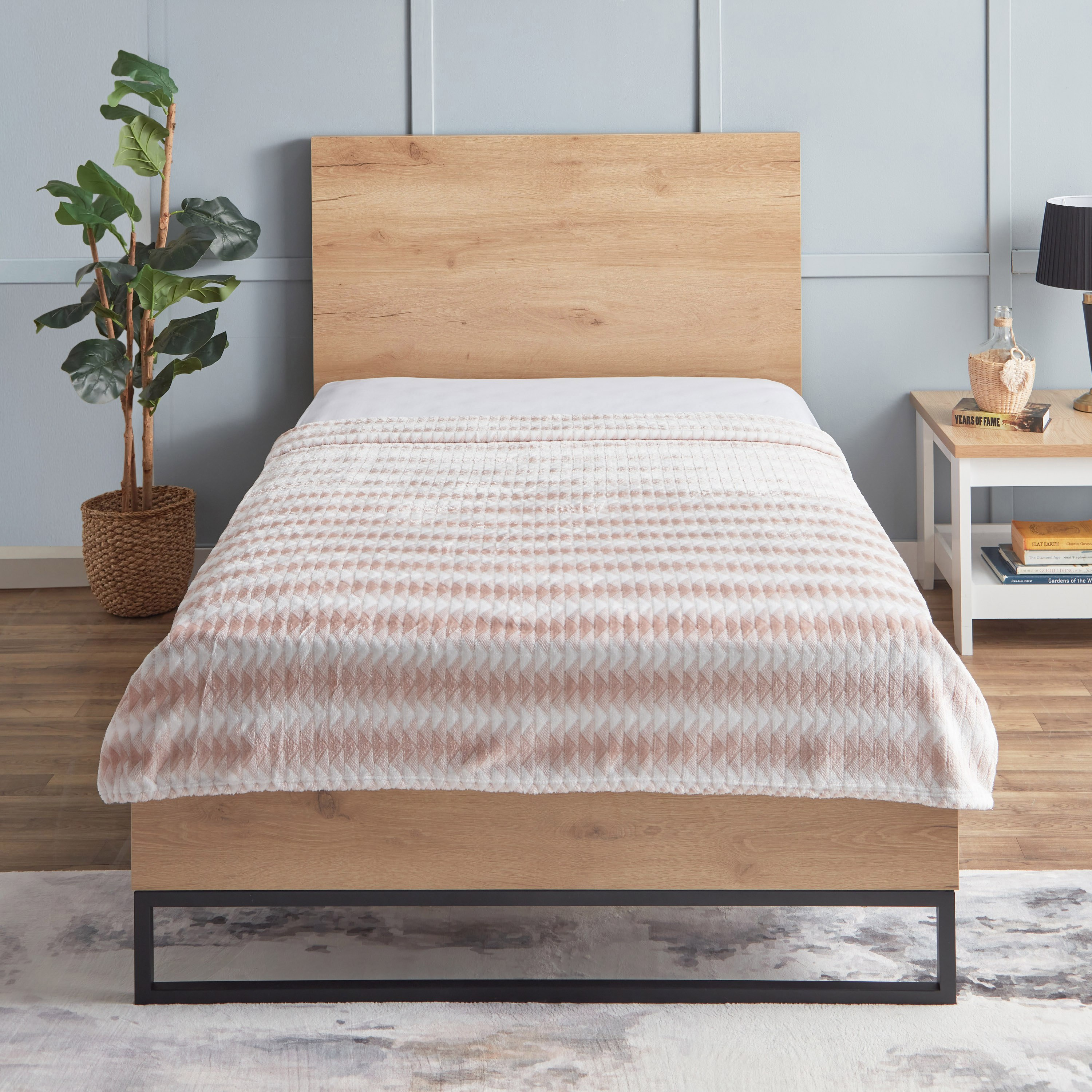 بطانية جاكارد توين طبقة واحدة بتصميم مثلثات من مالمو - 150x200 سم-hbxhomeware-hbxbedroom-image-2