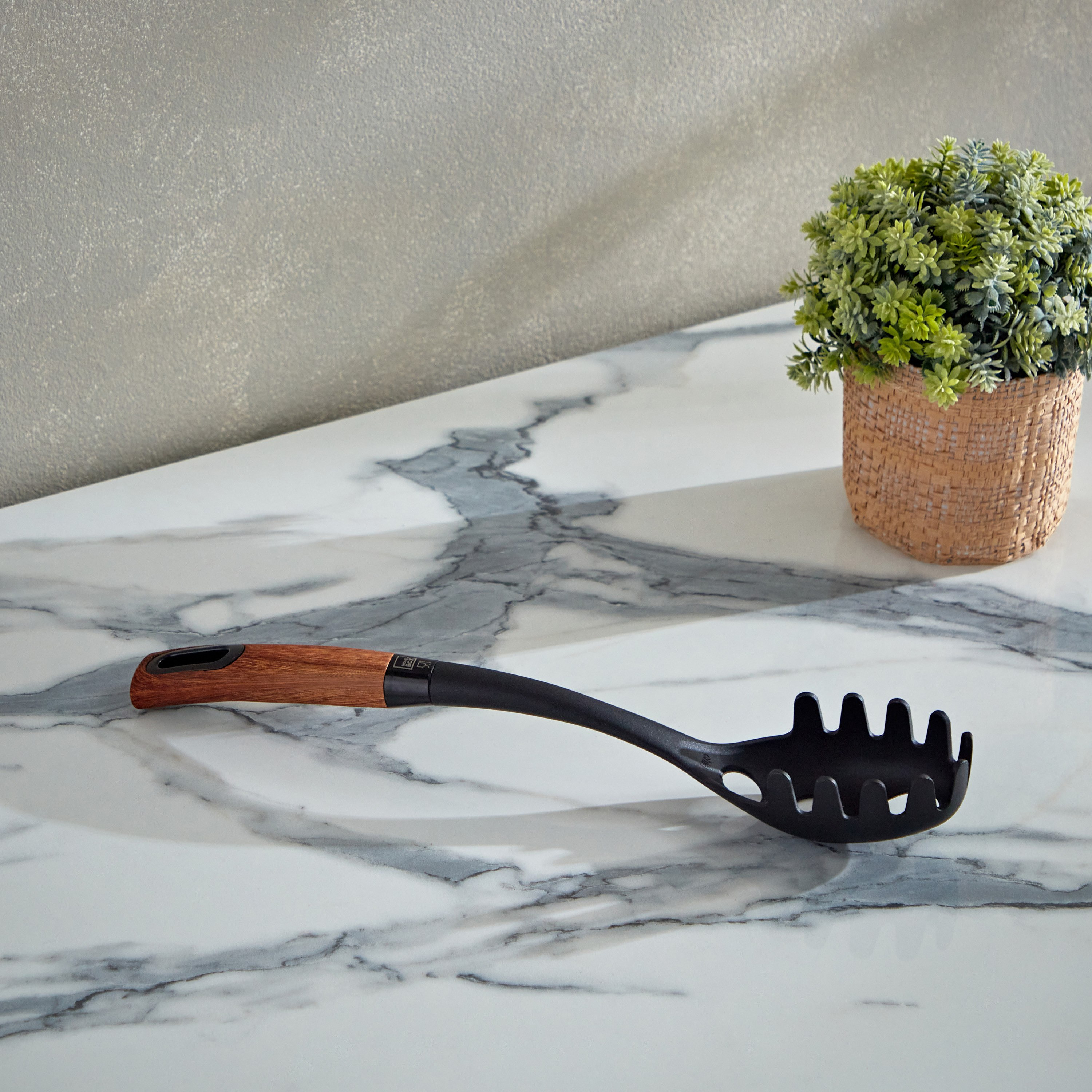 مغرفة سباجيتي نايلون من لا ناتورا - 36 سم-hbxhomeware-hbxkitchen-image-1