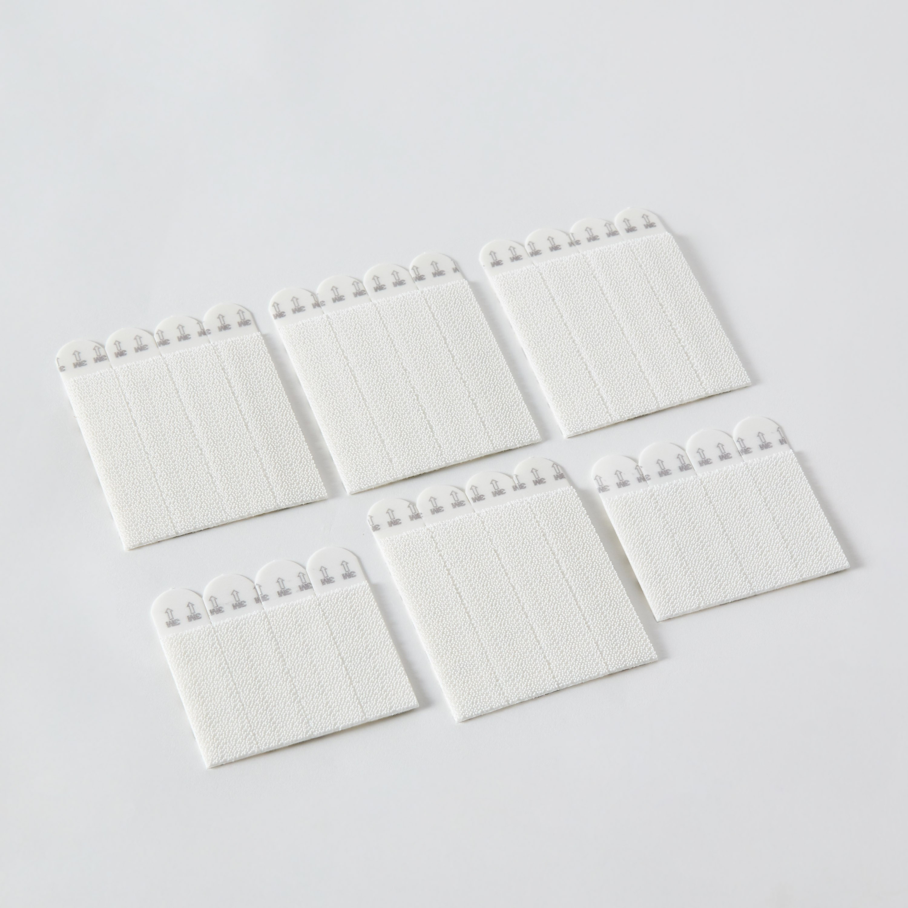 3M Command Picture Hanging Strip Value Pack - 4-Medium and 8-Large-PROMO_HB_AE_B1G1_250925-image-4