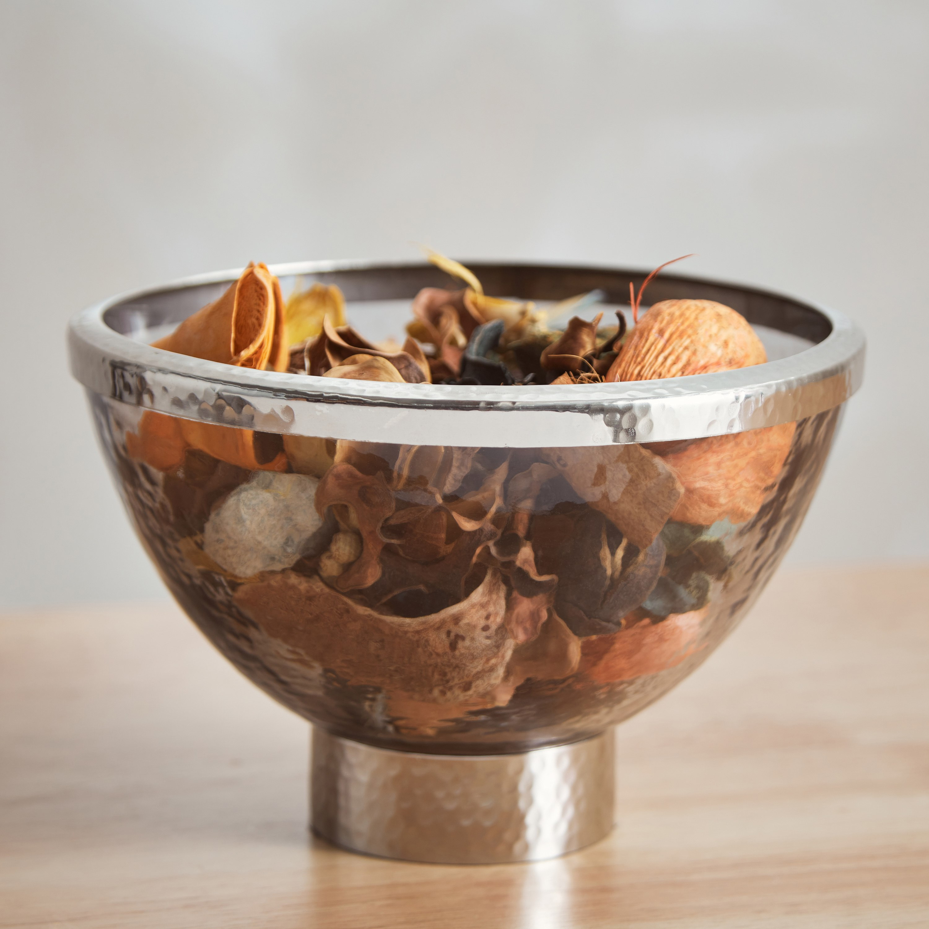 وعاء زجاج لاستر بحلقة ستيل من تاجوس - 17x17x10 سم-hbxdecorandfurnishings-homeaccessories-bowls-image-1