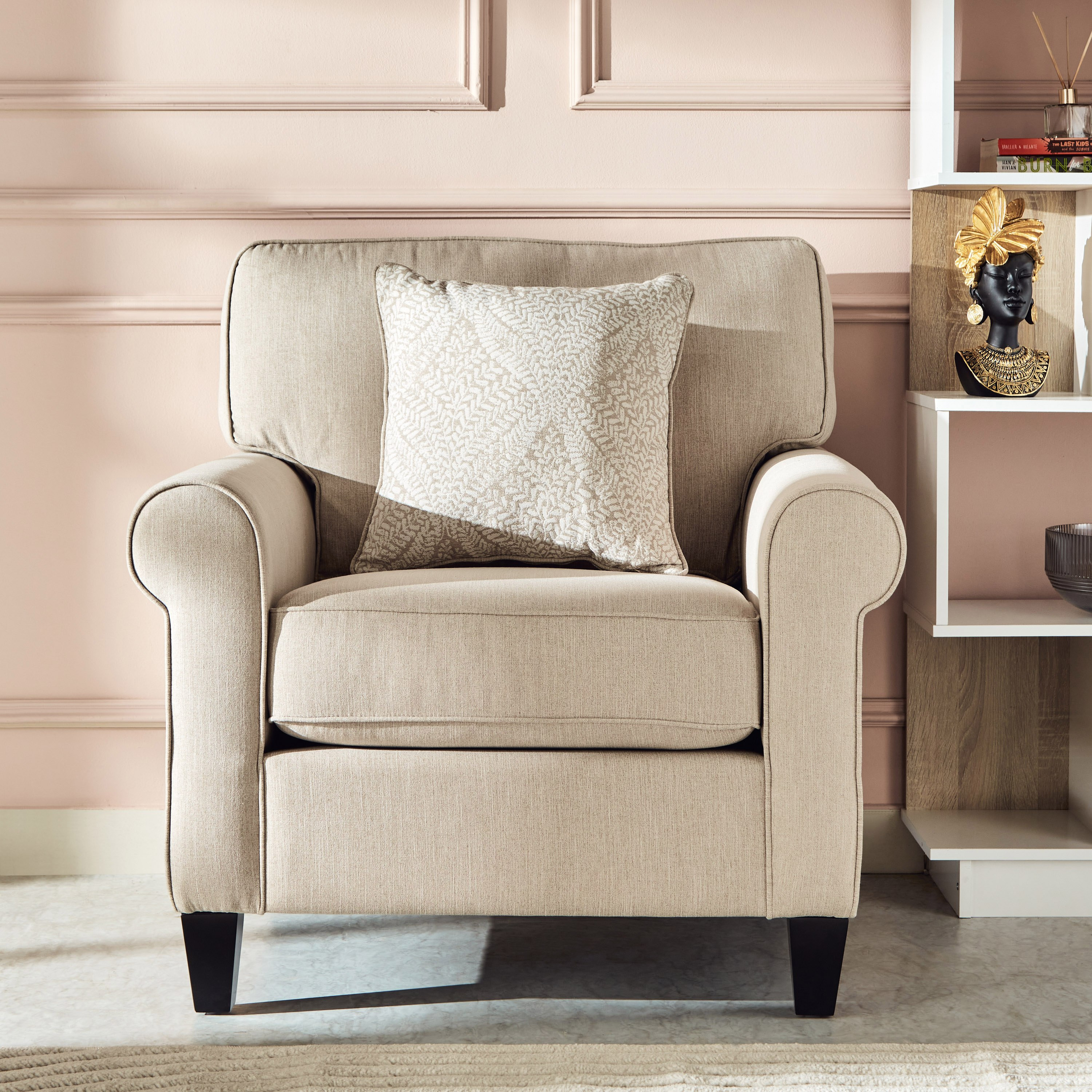 كنبة من خشب البلوط مع وسادة من أنجيليك-hbxlivingroom-sofasandarmchairs-sofas-image-2