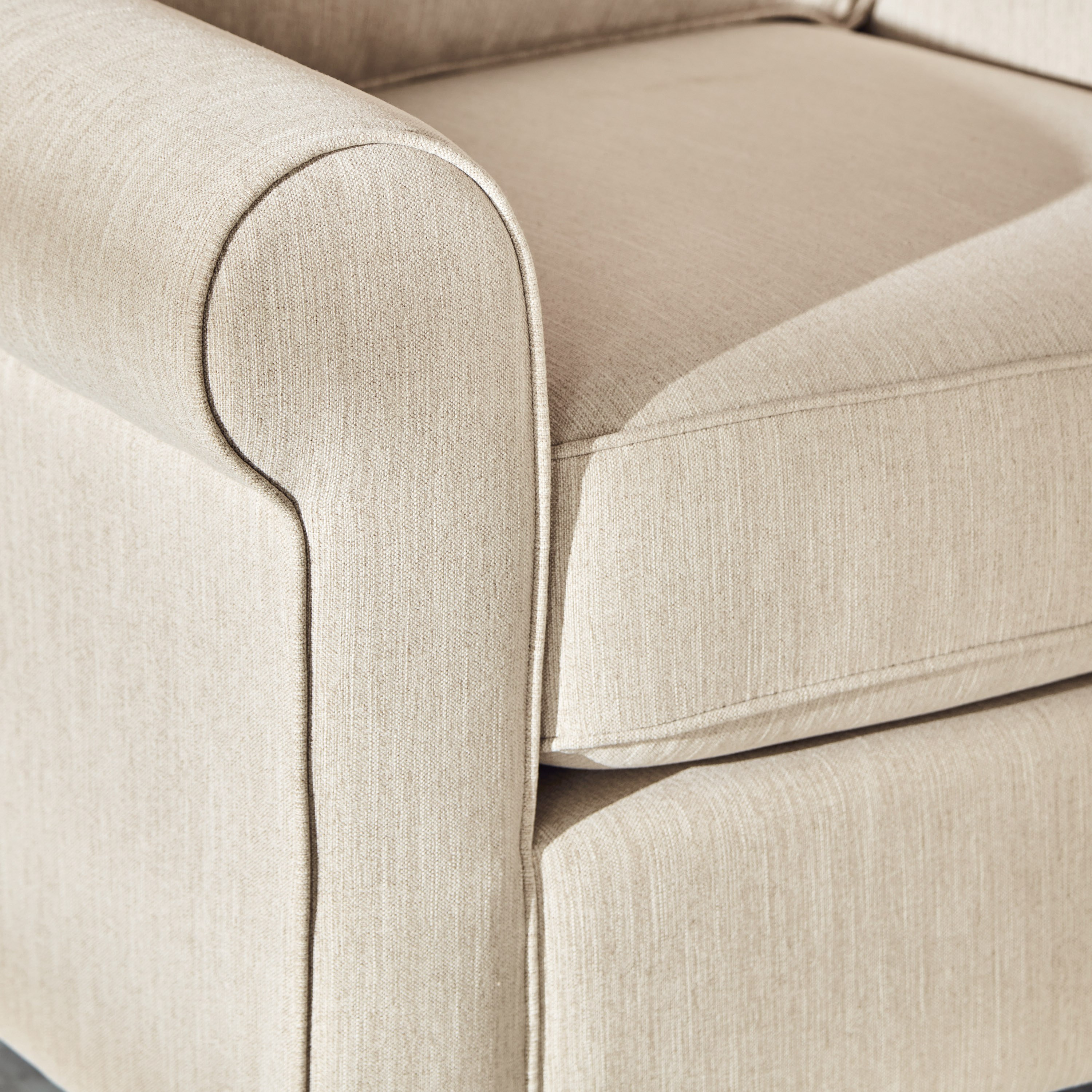 كنبة من خشب البلوط مع وسادة من أنجيليك-hbxlivingroom-sofasandarmchairs-sofas-image-7