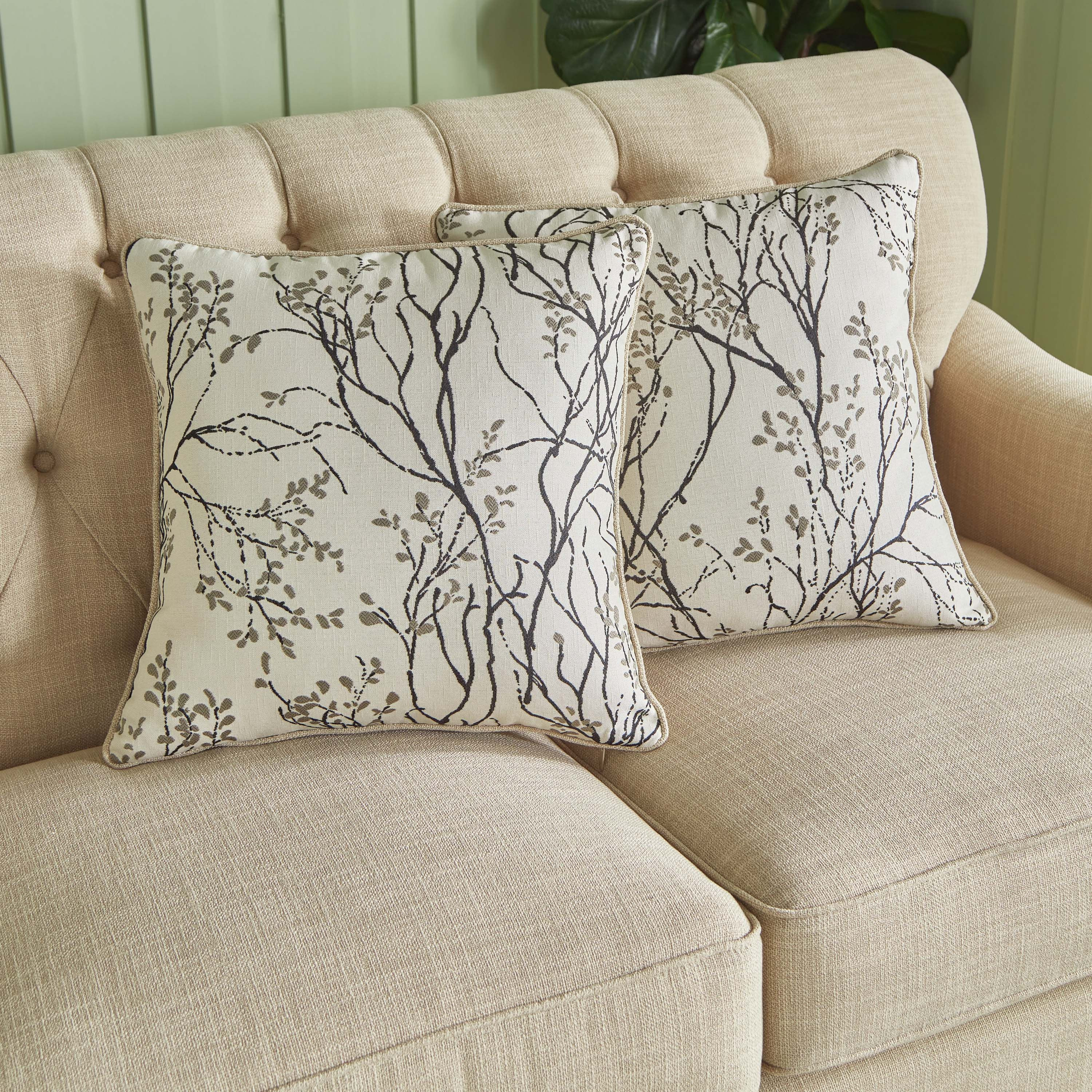 كنبة 3 مقاعد مع وسادتين من دوروثي-hbxlivingroom-sofasandarmchairs-sofas-image-4