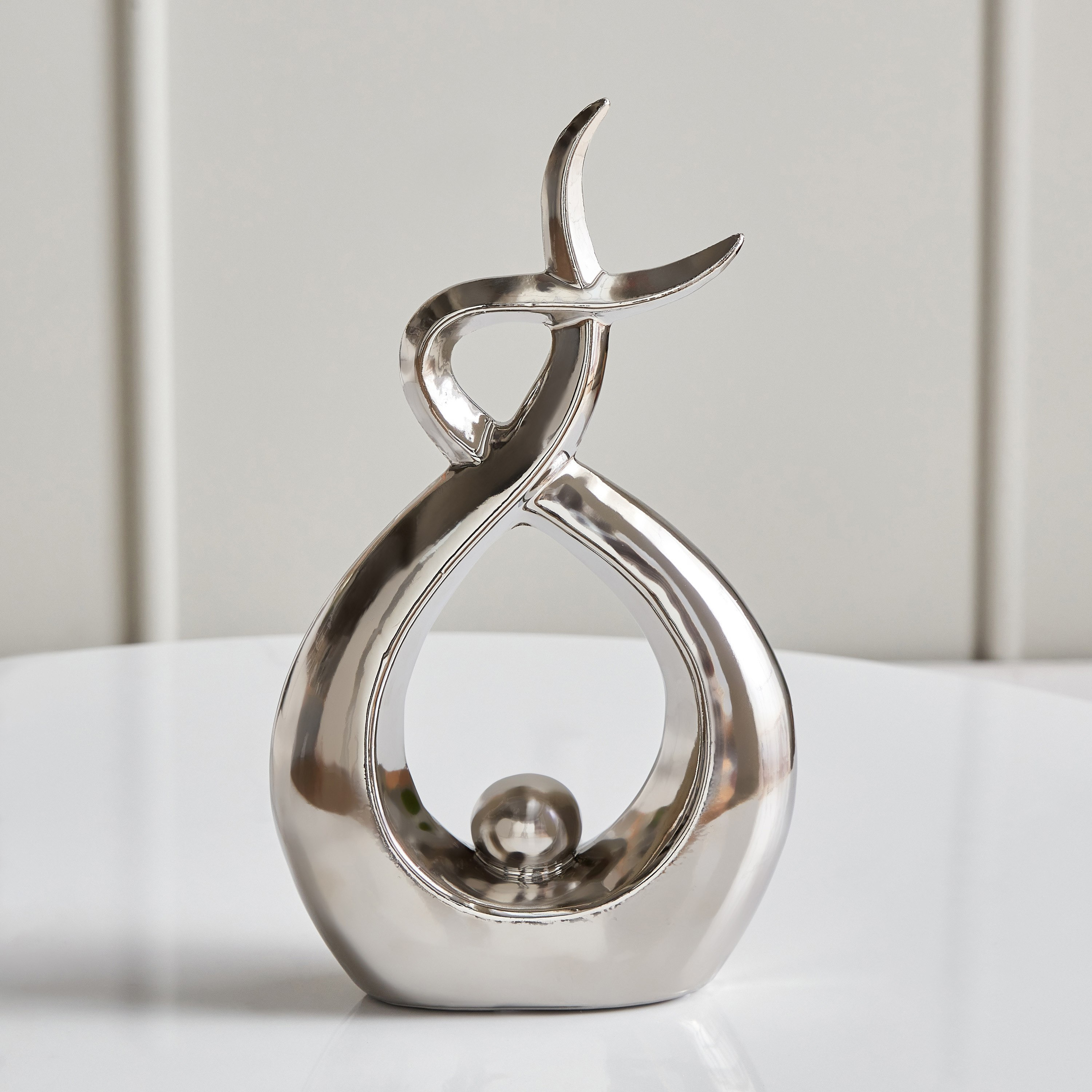قطعة ديكور سيراميك مودرن من آش- 18x7x31  سم-hbxhomeware-homedecor-figurinesandornaments-image-2