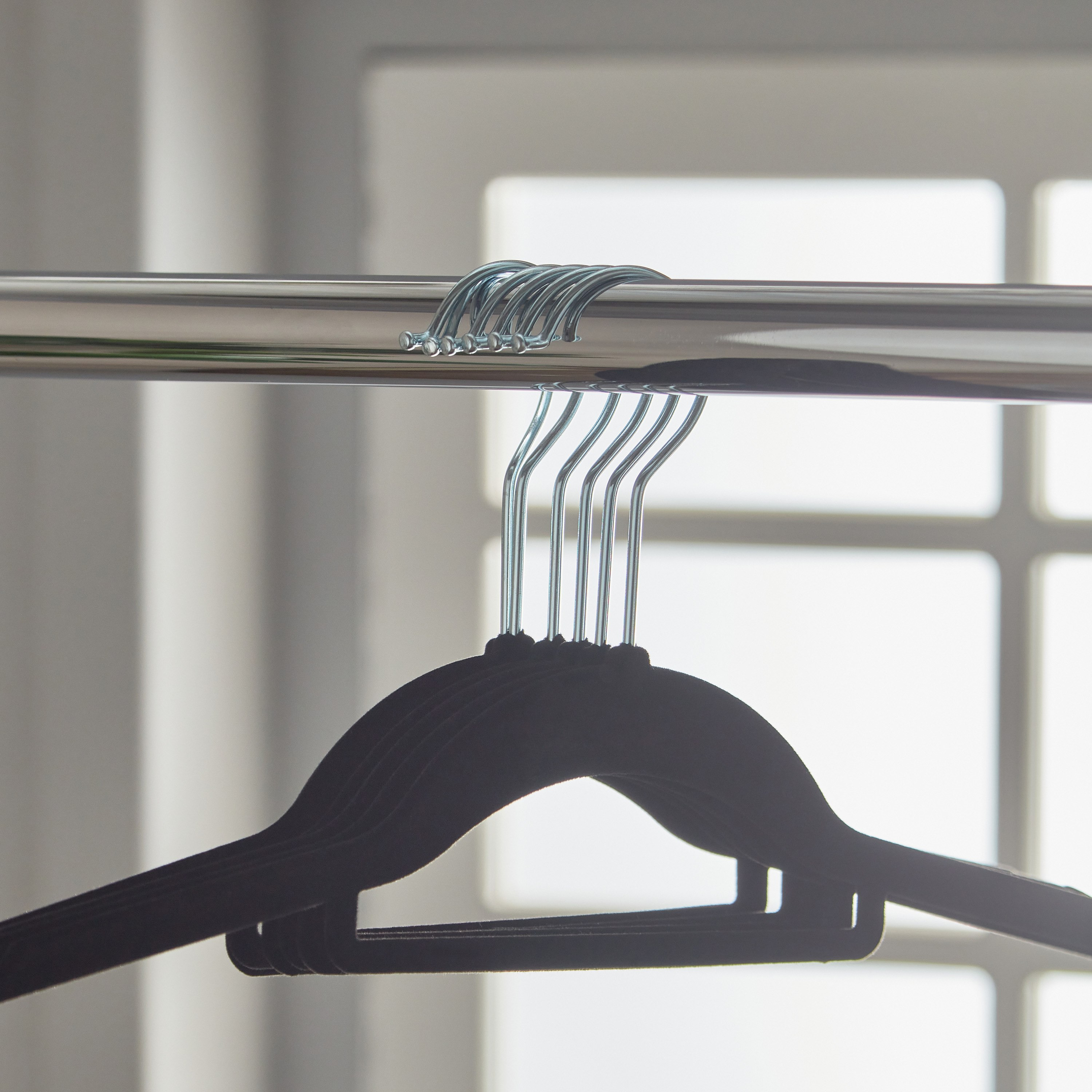 علّاقة ملابس مخملية من أميتي - طقم من 6 قطع-hbxhomeware-bathandlaundry-clothesdryingracks-image-3
