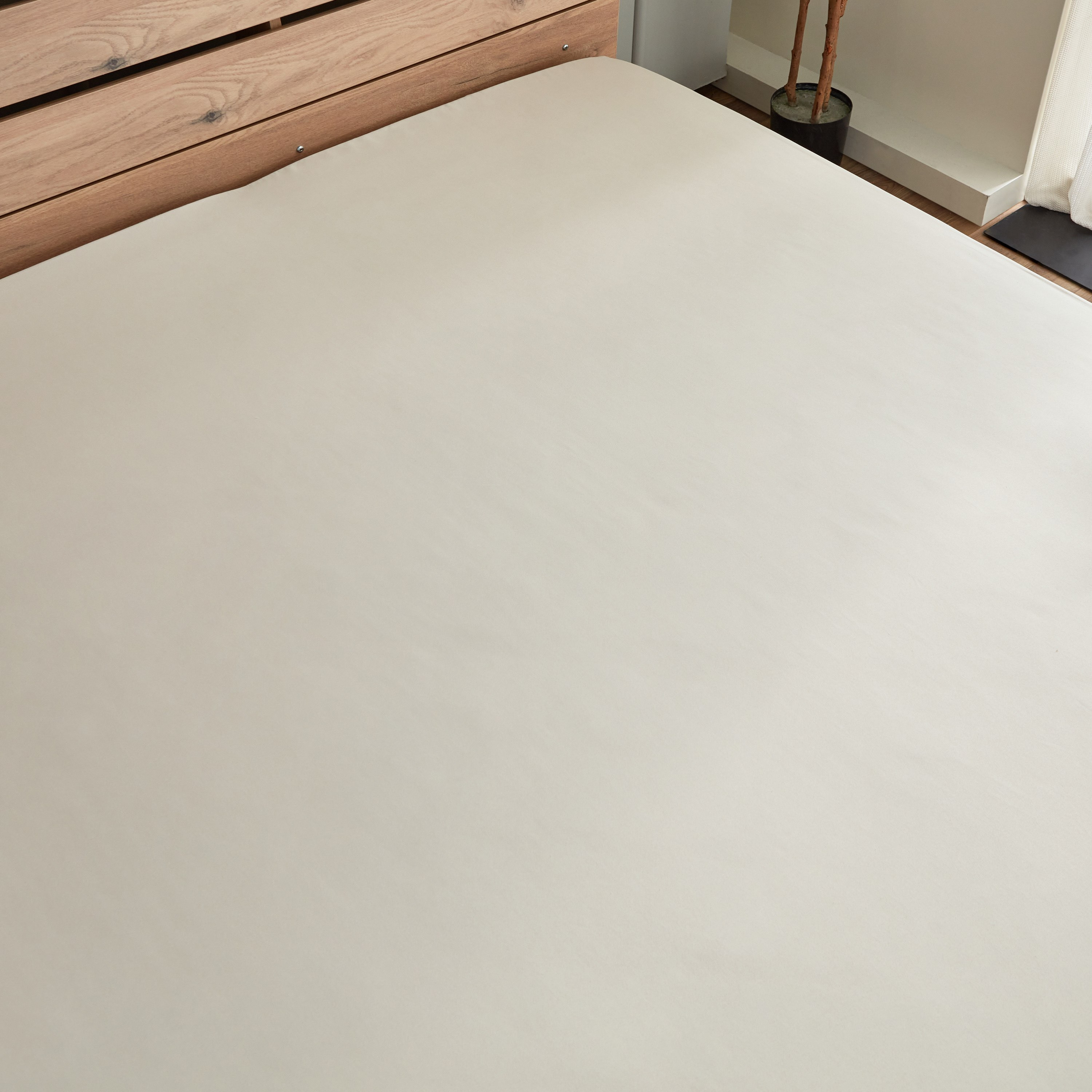 Derby Solid Microfibre Double Fitted Sheet - 140x200+25 cm-hbxhomeware-hbxbedroom-image-3