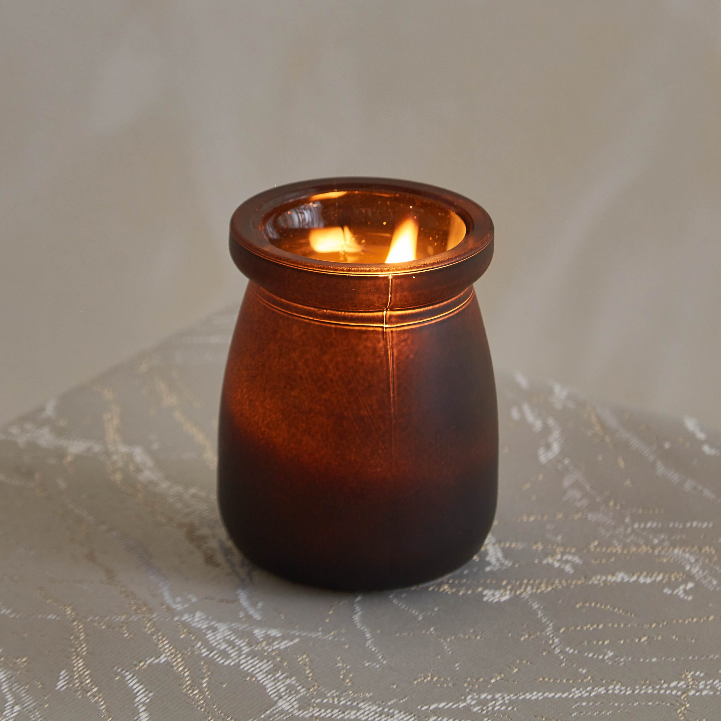 Dexi Scented Candle with 3% Fragrance 55% Wax Grammage and Cork - 5x7 cm-hbxhomeware-hbxdecorandfurnishings-image-1