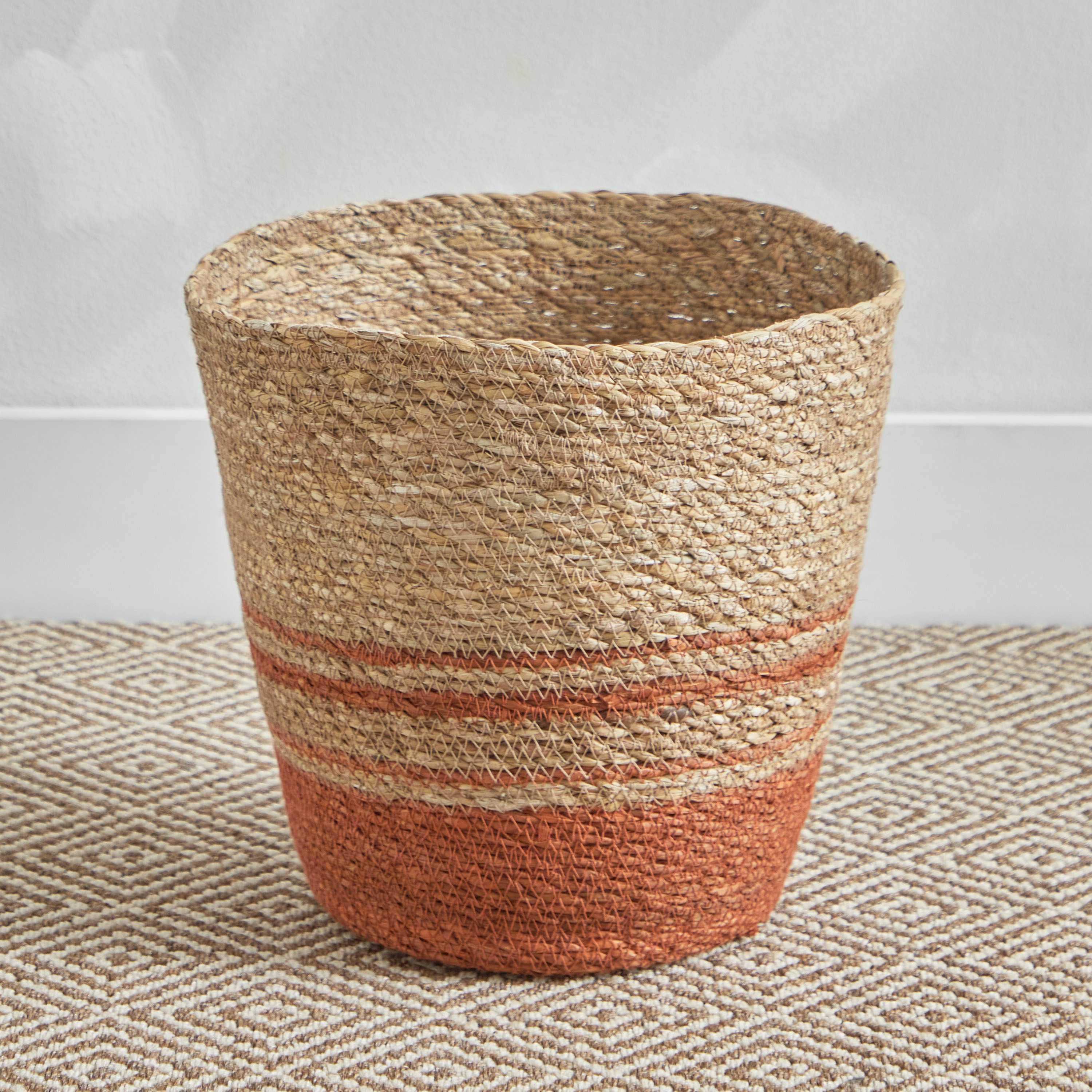 إناء زرع روطان مخروطي من ناتشورالوم - 19x19x25 سم-hbxhomeware-hbxdecorandfurnishings-image-2