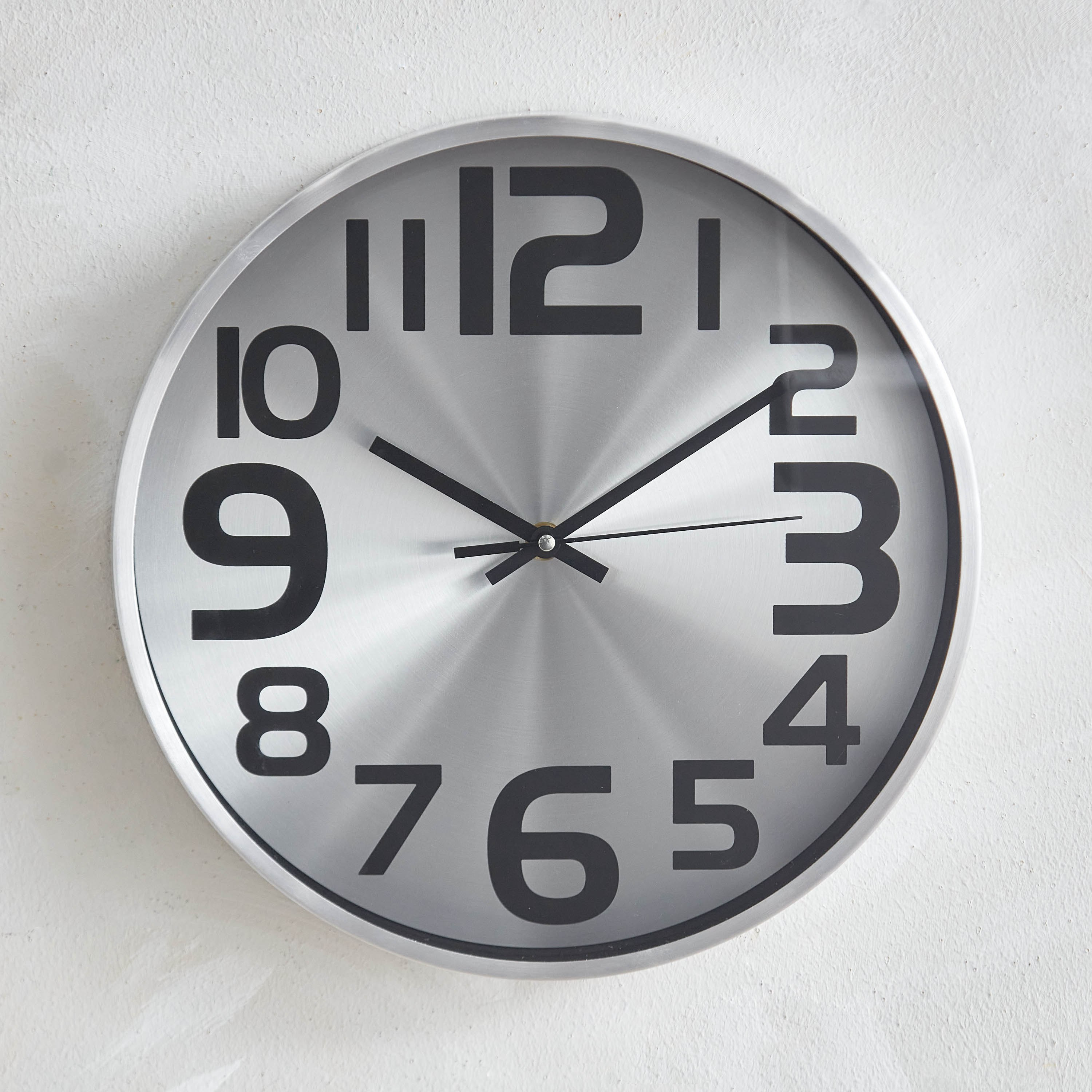 ساعة حائط بإطار ألومنيوم من سانتياجو - 30.5x30.5x4 سم-hbxhomeware-hbxdecorandfurnishings-image-2