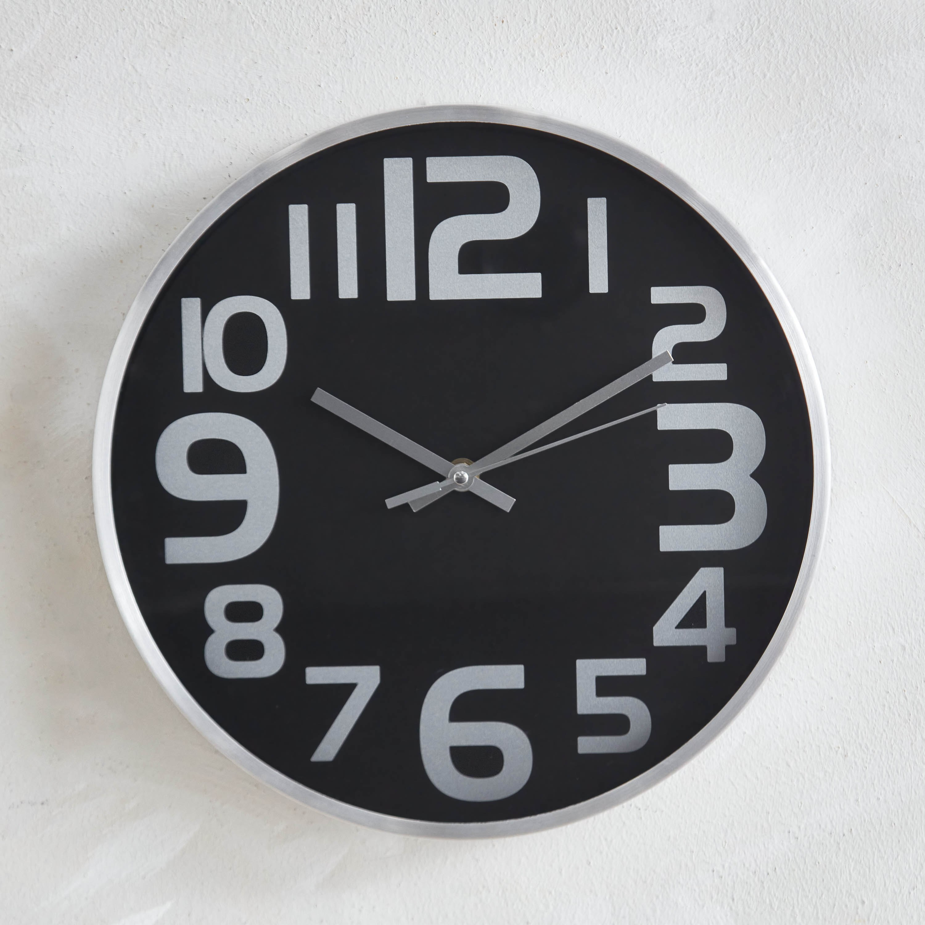 ساعة حائط بإطار معدني من سانتياجو - 30.5x30.5x4 سم-hbxhomeware-hbxdecorandfurnishings-image-2