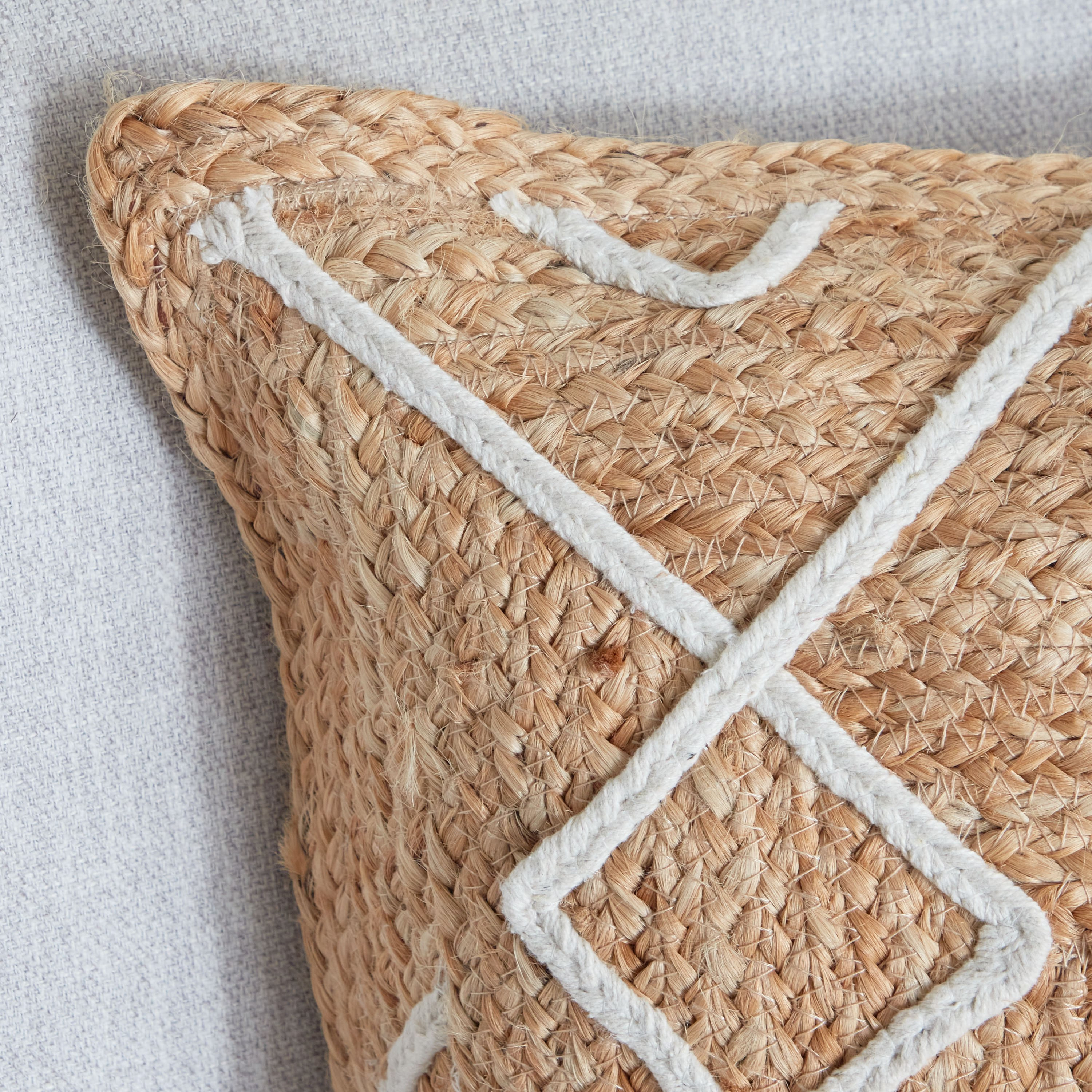 وسادة محشوة بالجوت مصنوعة يدوياً من إيكو - 45x45 سم-hbxlivingroom-furnishings-cushionsandcovers-filledcushions-image-2