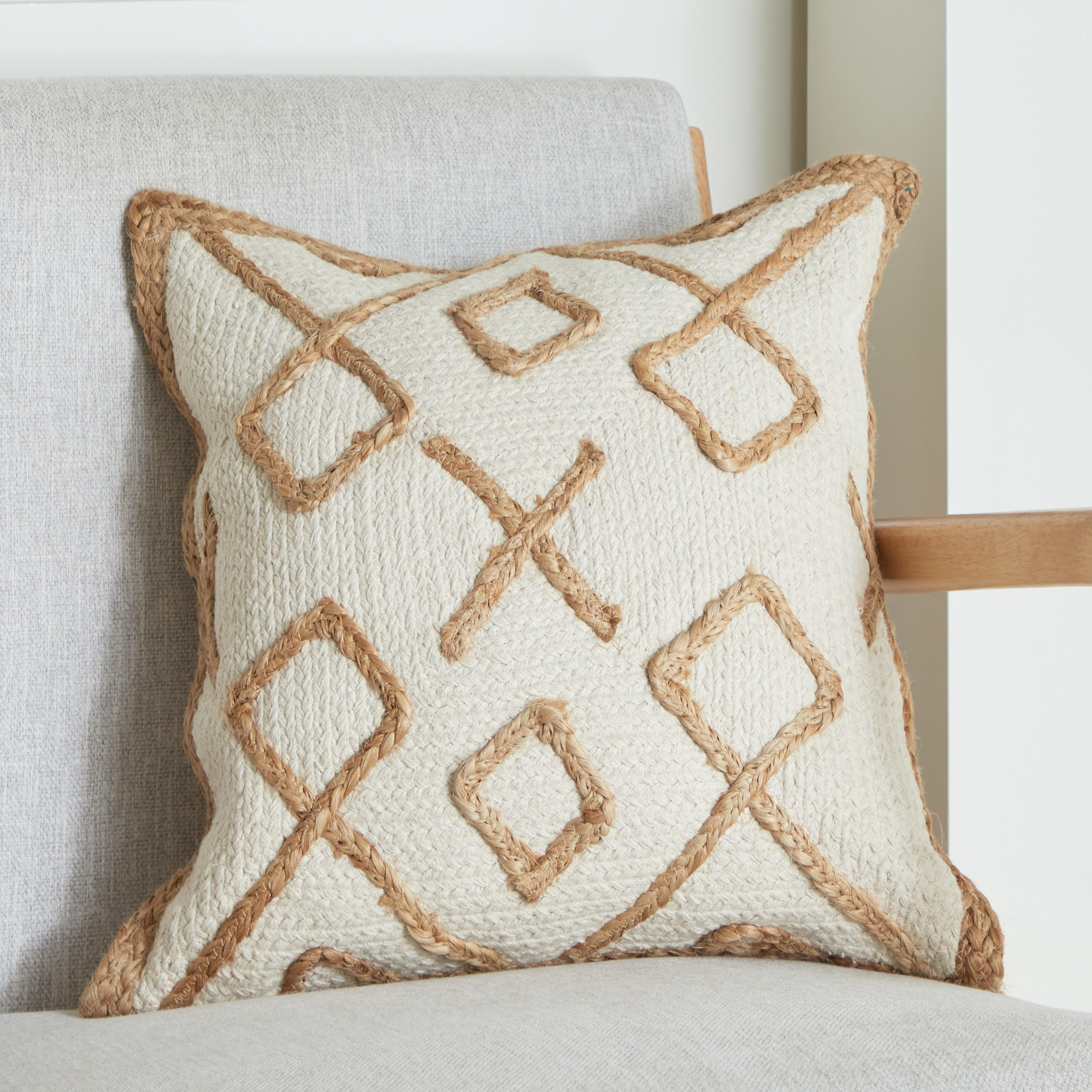 وسادة محشوة بالجوت مصنوعة يدوياً من إيكو - 45x45 سم-hbxlivingroom-furnishings-cushionsandcovers-filledcushions-image-1