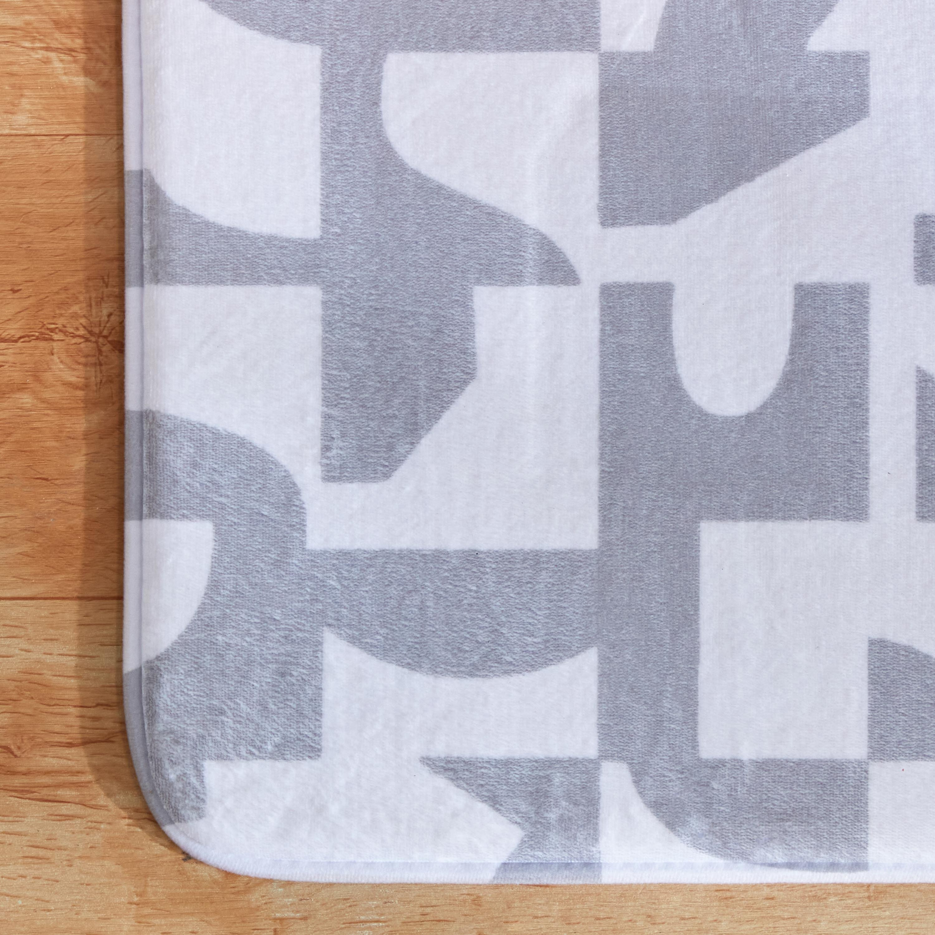سجادة حمّام إسفنج بطبعات ديرسي من أورورا - 45x75 سم-hbxbedroom-floorcoverings-bathmats-image-3