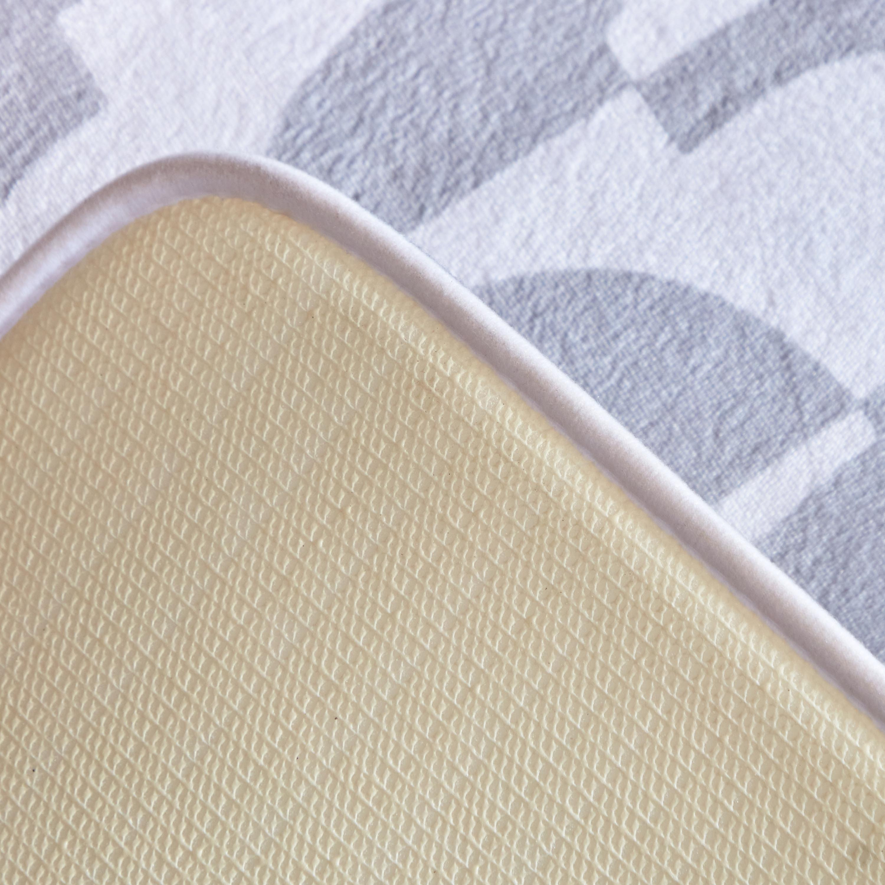 سجادة حمّام إسفنج بطبعات ديرسي من أورورا - 45x75 سم-hbxbedroom-floorcoverings-bathmats-image-4