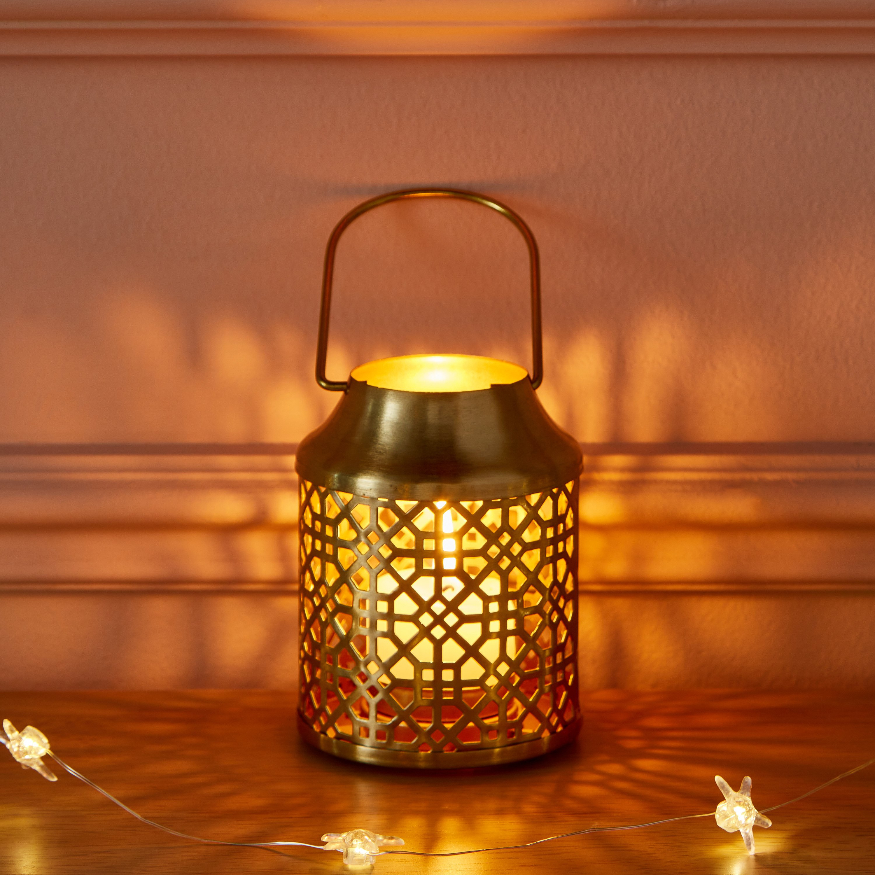 فانوس شموع صغيرة معدن من فيرف - 10x10x20 سم-hbxdecorandfurnishings-homeaccessories-lanterns-image-1