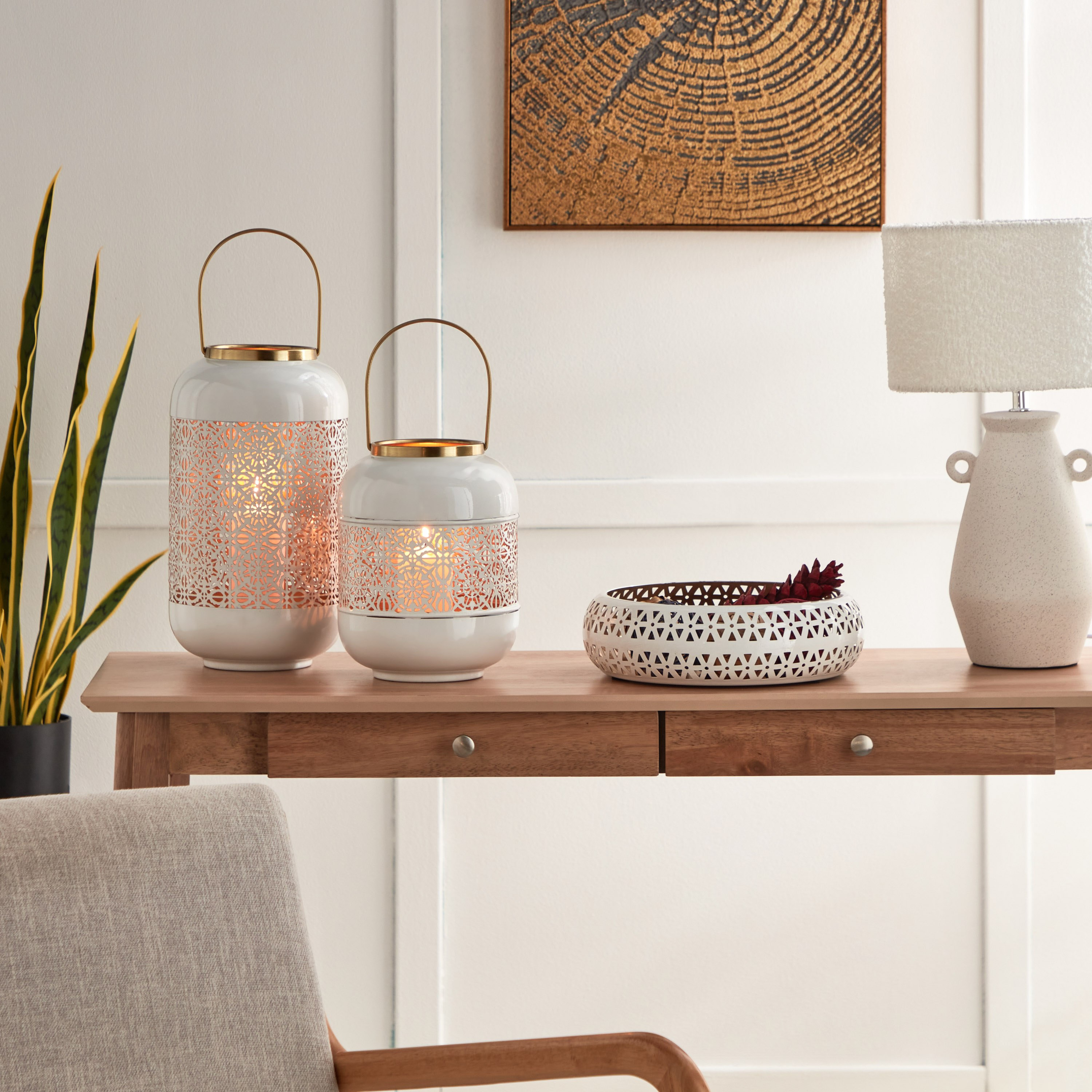فانوس معدن بمقبض وتصاميم مفرغة من فيرف - 19x17.5x24.5 سم-hbxdecorandfurnishings-homeaccessories-lanterns-image-5