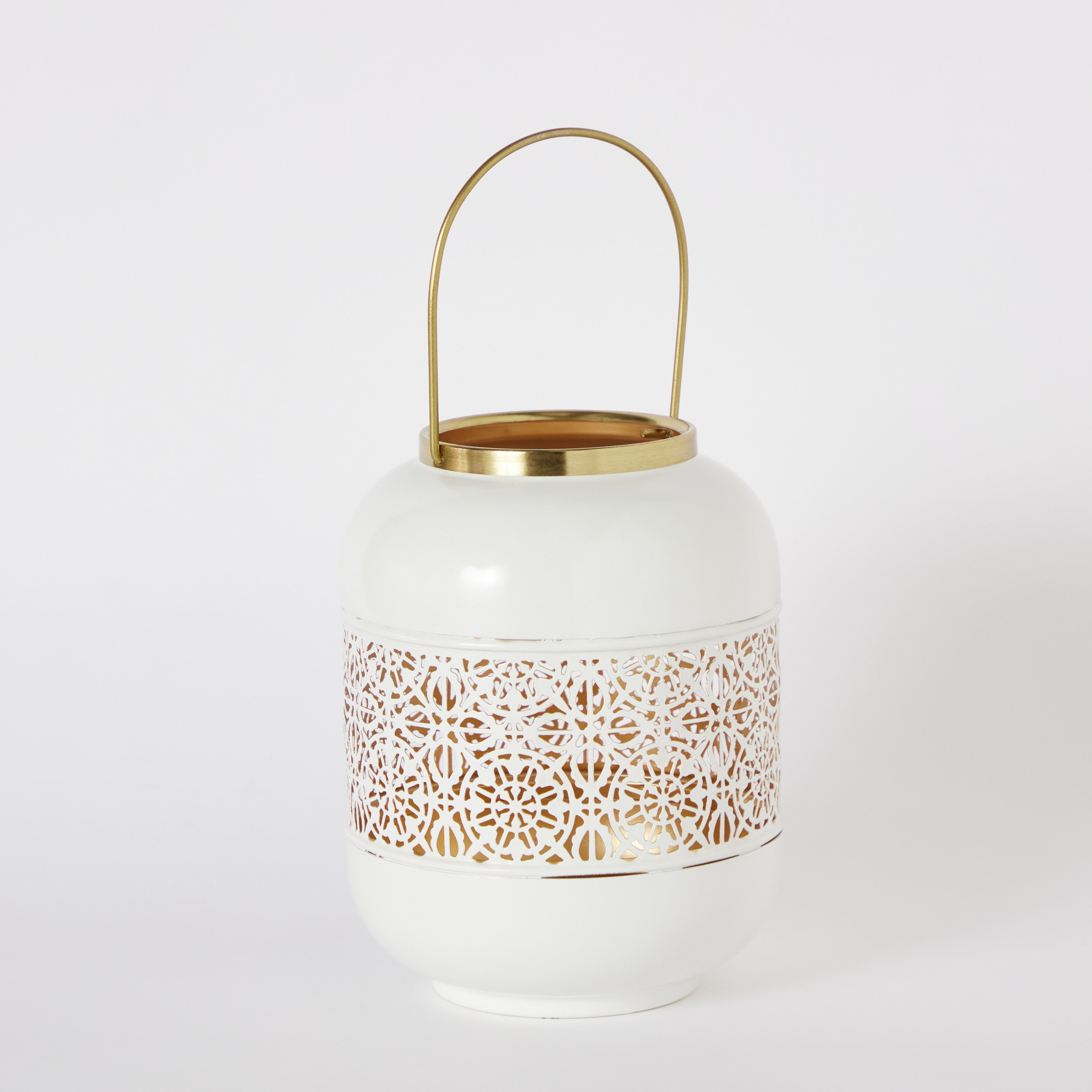 فانوس معدن بمقبض وتصاميم مفرغة من فيرف - 19x17.5x24.5 سم-hbxdecorandfurnishings-homeaccessories-lanterns-image-6
