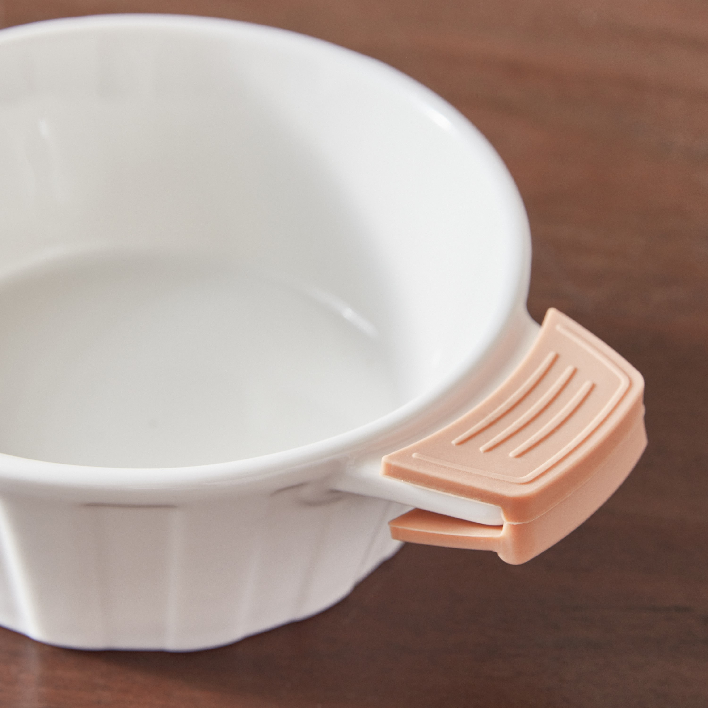 وعاء مستدير بمقبض سيليكون من سوبريم - 18 سم-hbxdecorandfurnishings-tabletop-serveware-image-4