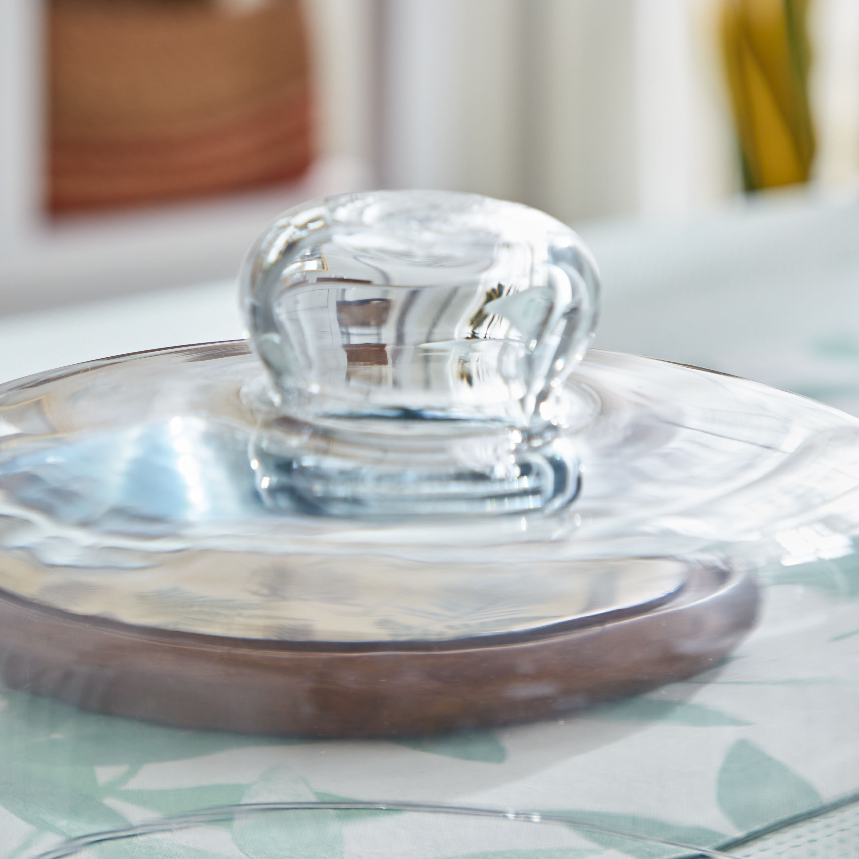 حامل كيك خشب مع غطاء زجاج من بوتانيكا-hbxdecorandfurnishings-tabletop-serveware-image-4