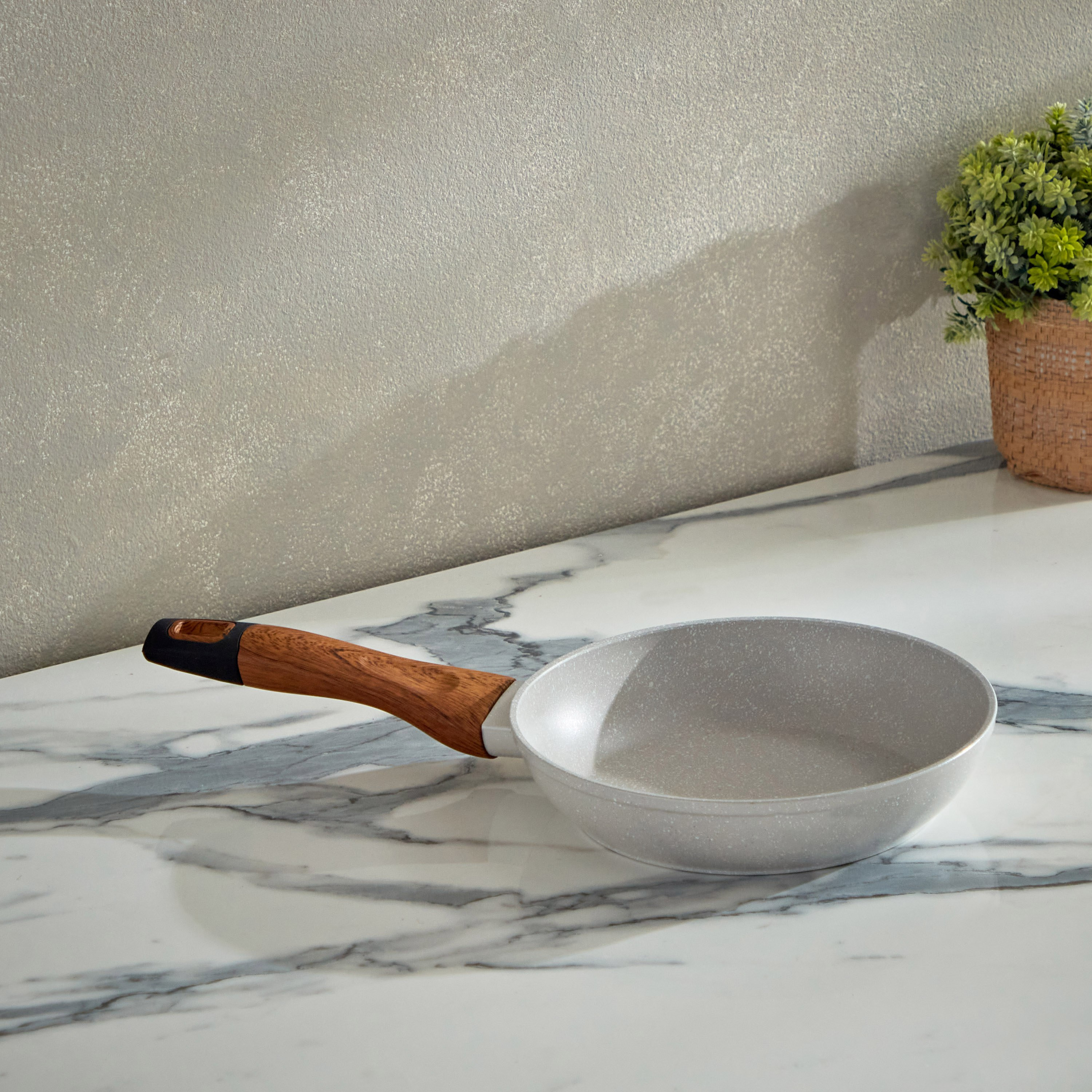 مقلاة بقاعدة حث مع حامل من لا ناتورا - 20 سم-hbxhomeware-hbxkitchen-image-1