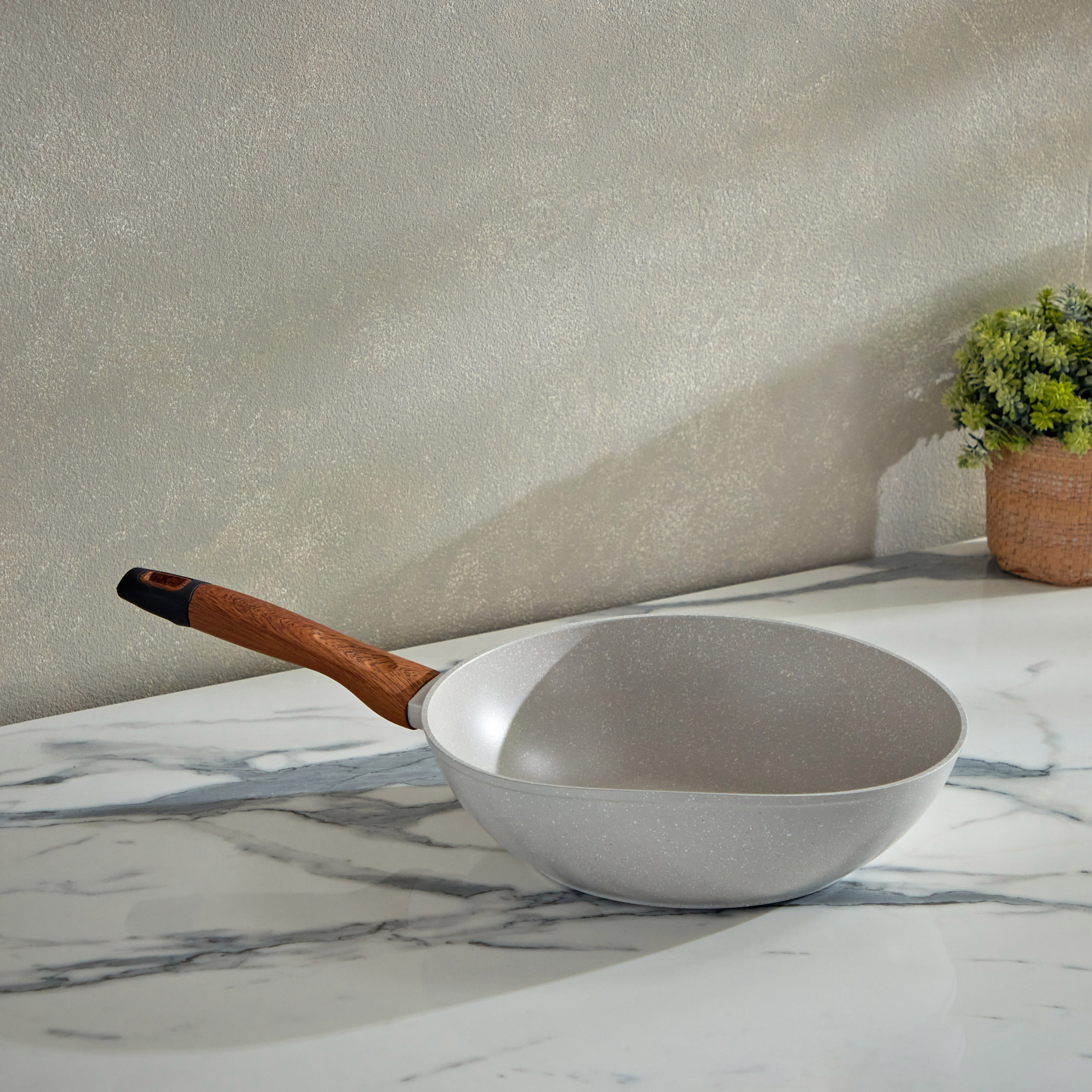 مقلاة ووك بقاعدة حث مع حامل من لا ناتورا - 28 سم-hbxhomeware-hbxkitchen-image-1