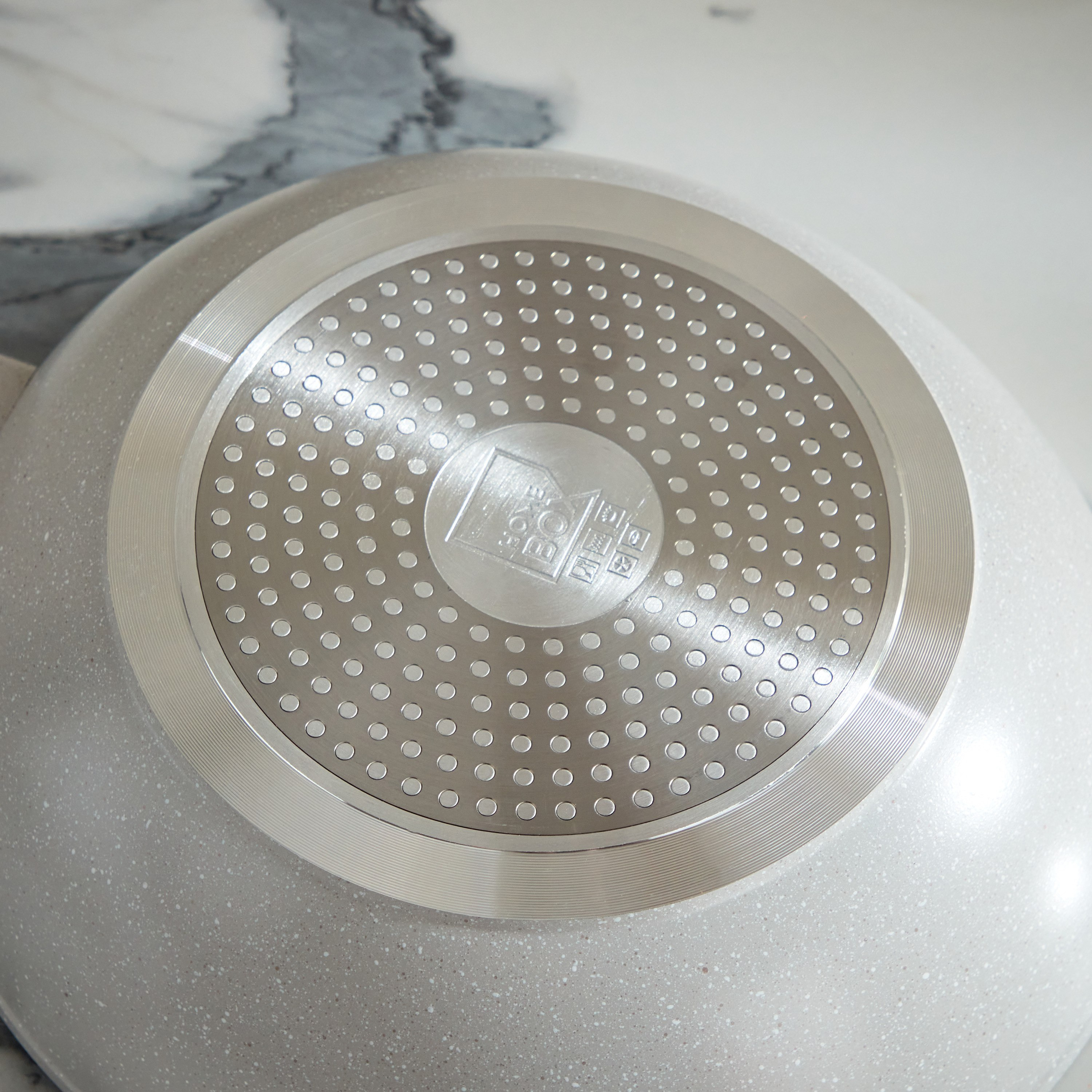 مقلاة ووك بقاعدة حث مع حامل من لا ناتورا - 28 سم-hbxhomeware-hbxkitchen-image-2