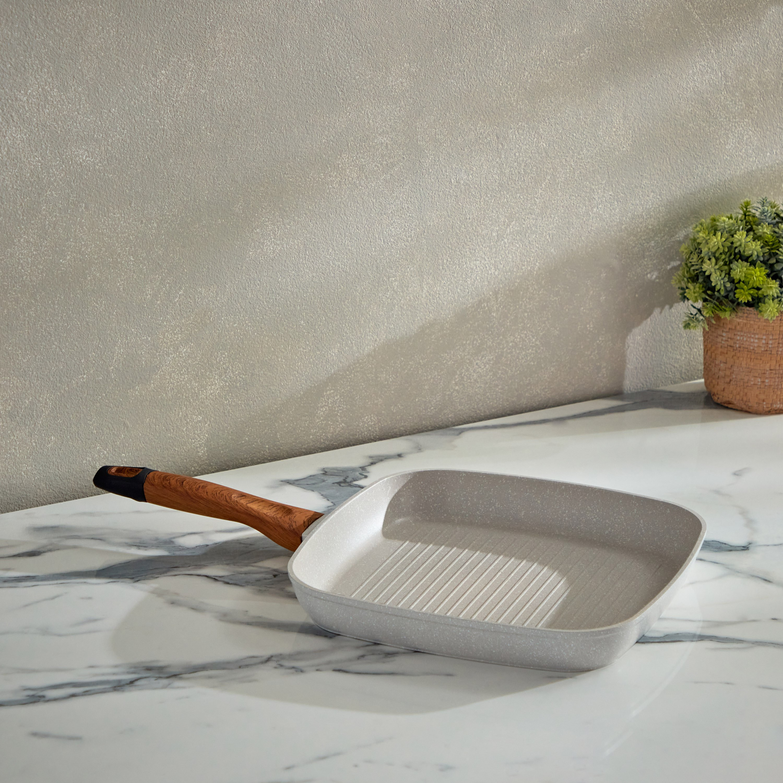 مقلاة شواء بقاعدة حث مع حامل من لا ناتورا - 28 سم-hbxhomeware-hbxkitchen-image-1