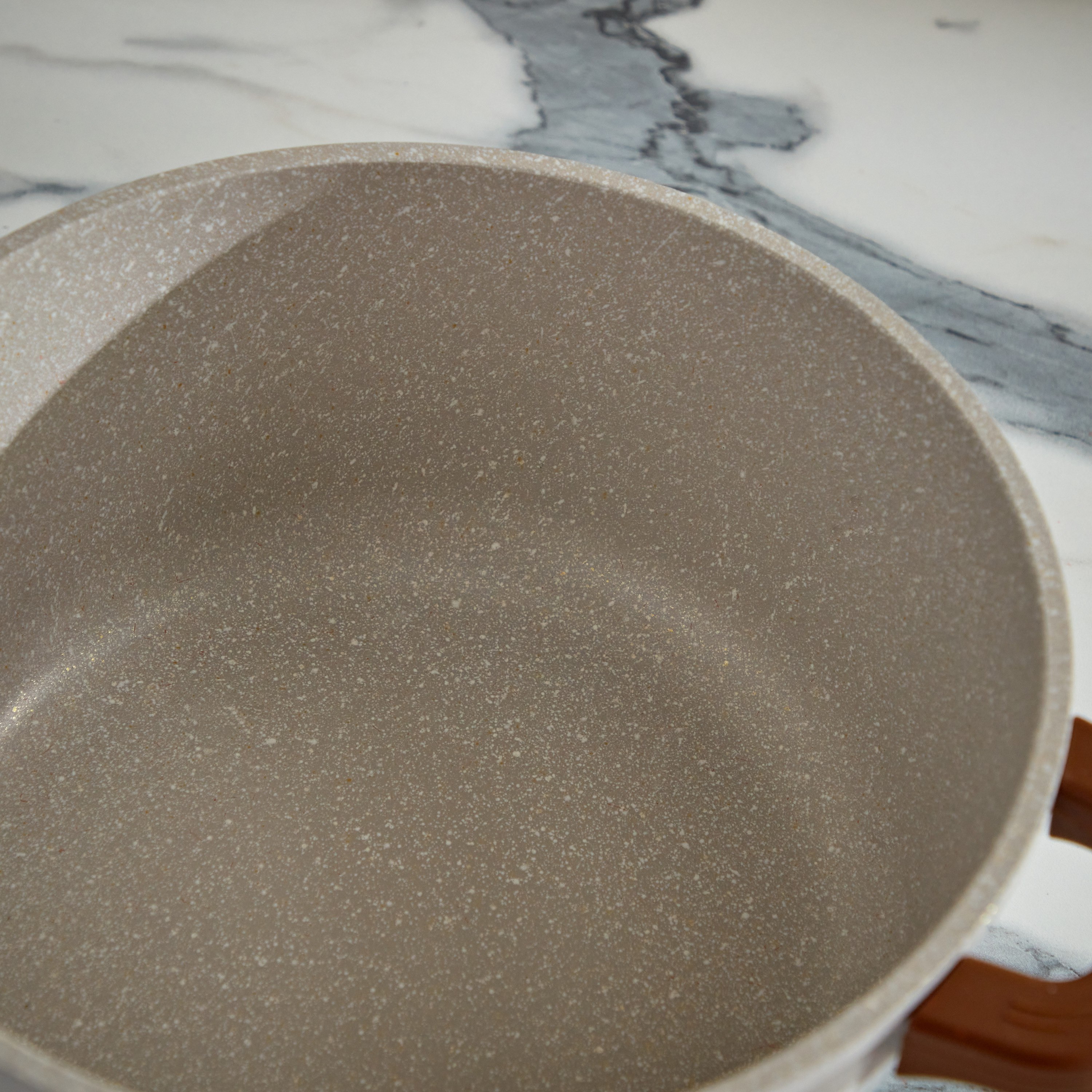 La Natura Deep Induction Casserole with Trivet - 24 cm-hbxhomeware-hbxkitchen-image-2