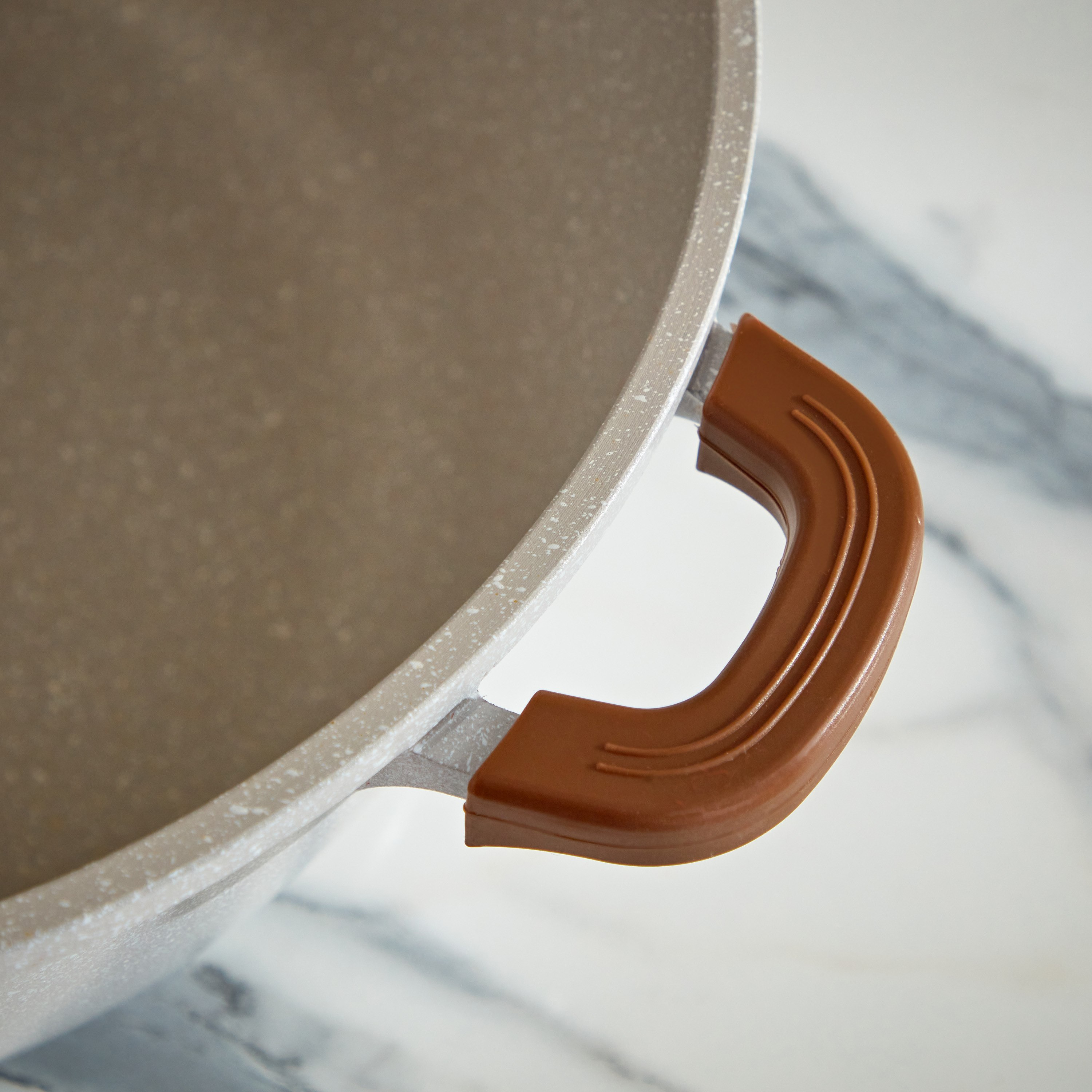 كسرولة عميقة بقاعدة حث مع حامل من لا ناتورا - 32 سم-hbxhomeware-hbxkitchen-image-3