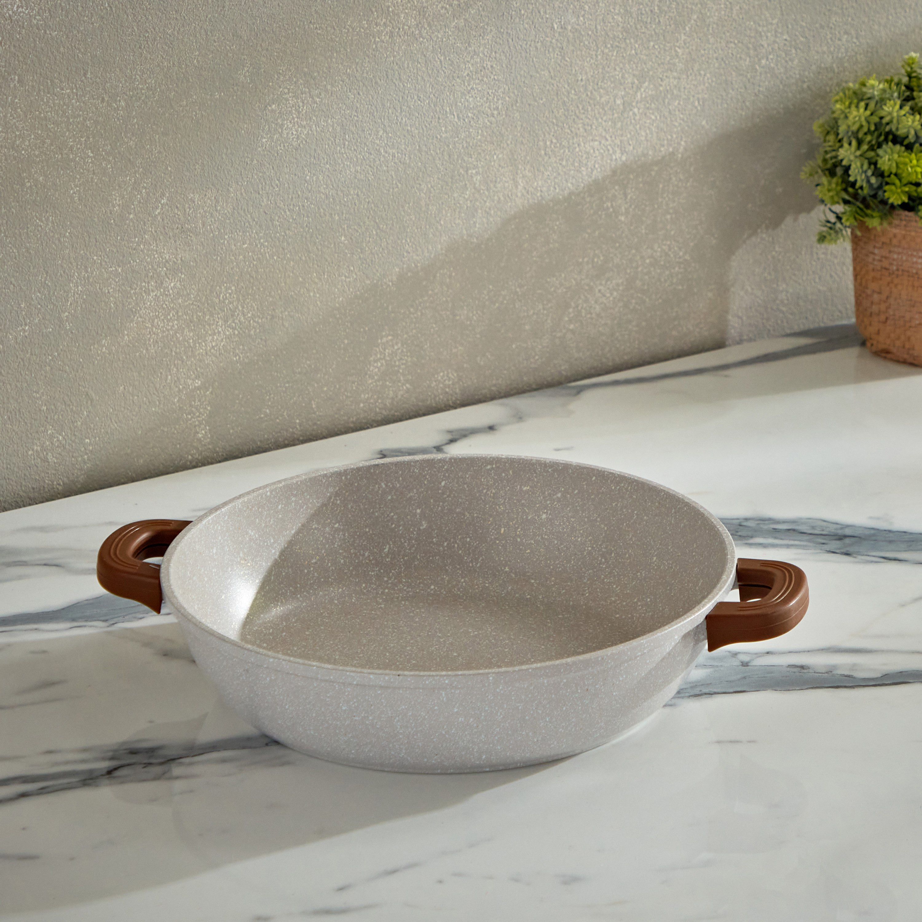 كسرولة مسطحة بقاعدة حث مع حامل من لا ناتورا - 28 سم-hbxhomeware-hbxkitchen-image-1