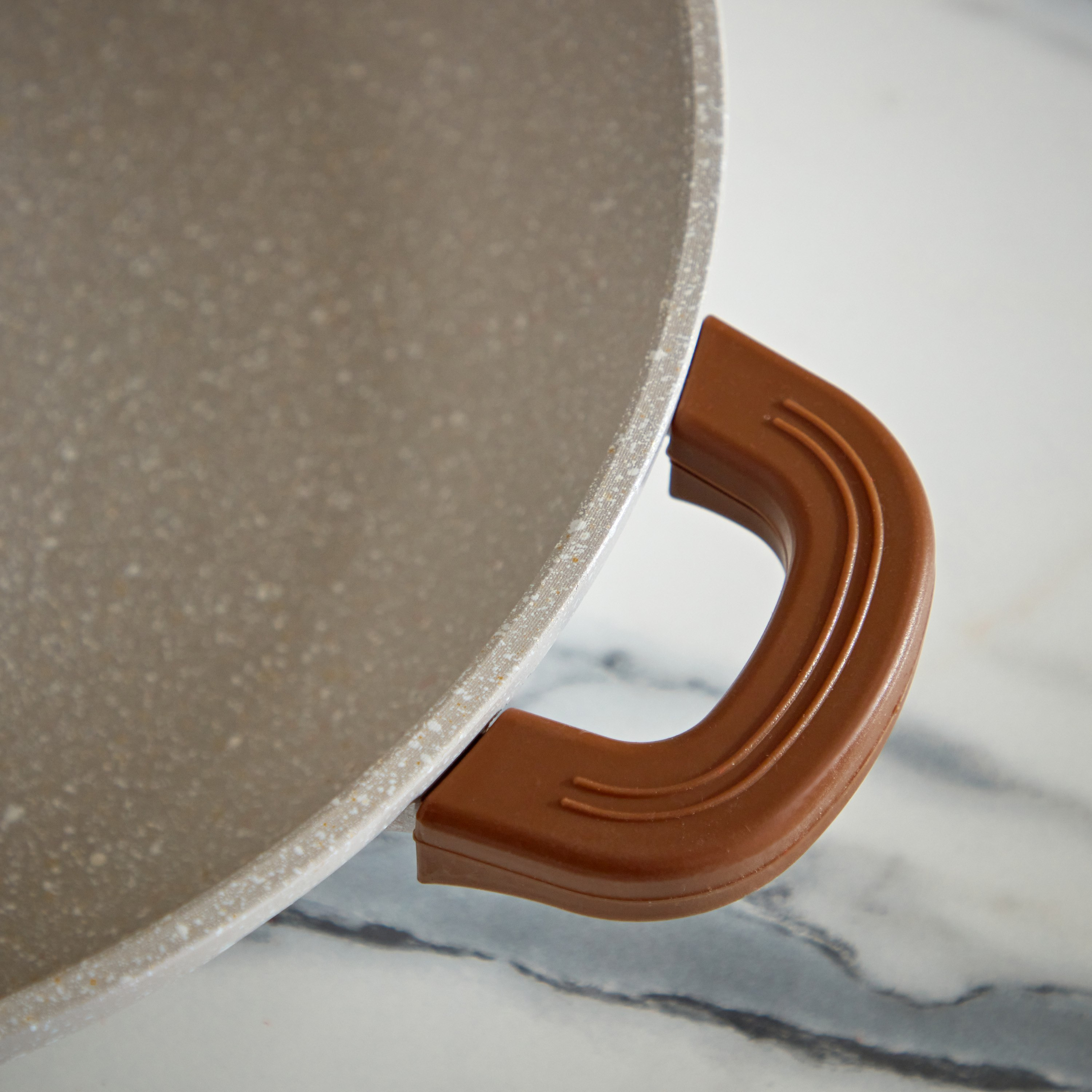 كسرولة مسطحة بقاعدة حث مع حامل من لا ناتورا - 28 سم-hbxhomeware-hbxkitchen-image-3