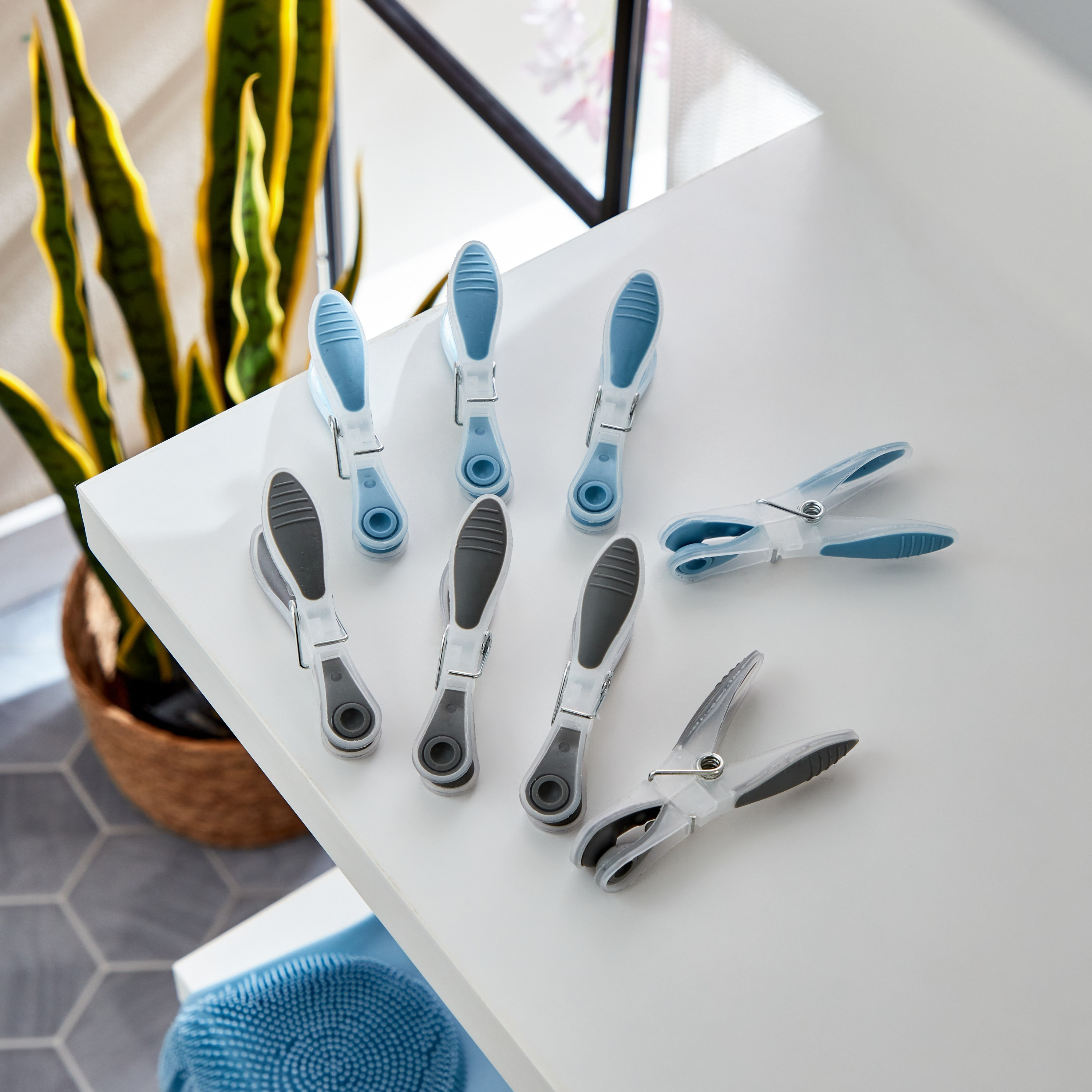مشابك ملابس من ألينا - طقم من 24 قطعة-hbxhomeware-bathandlaundry-clothesdryingracks-image-1